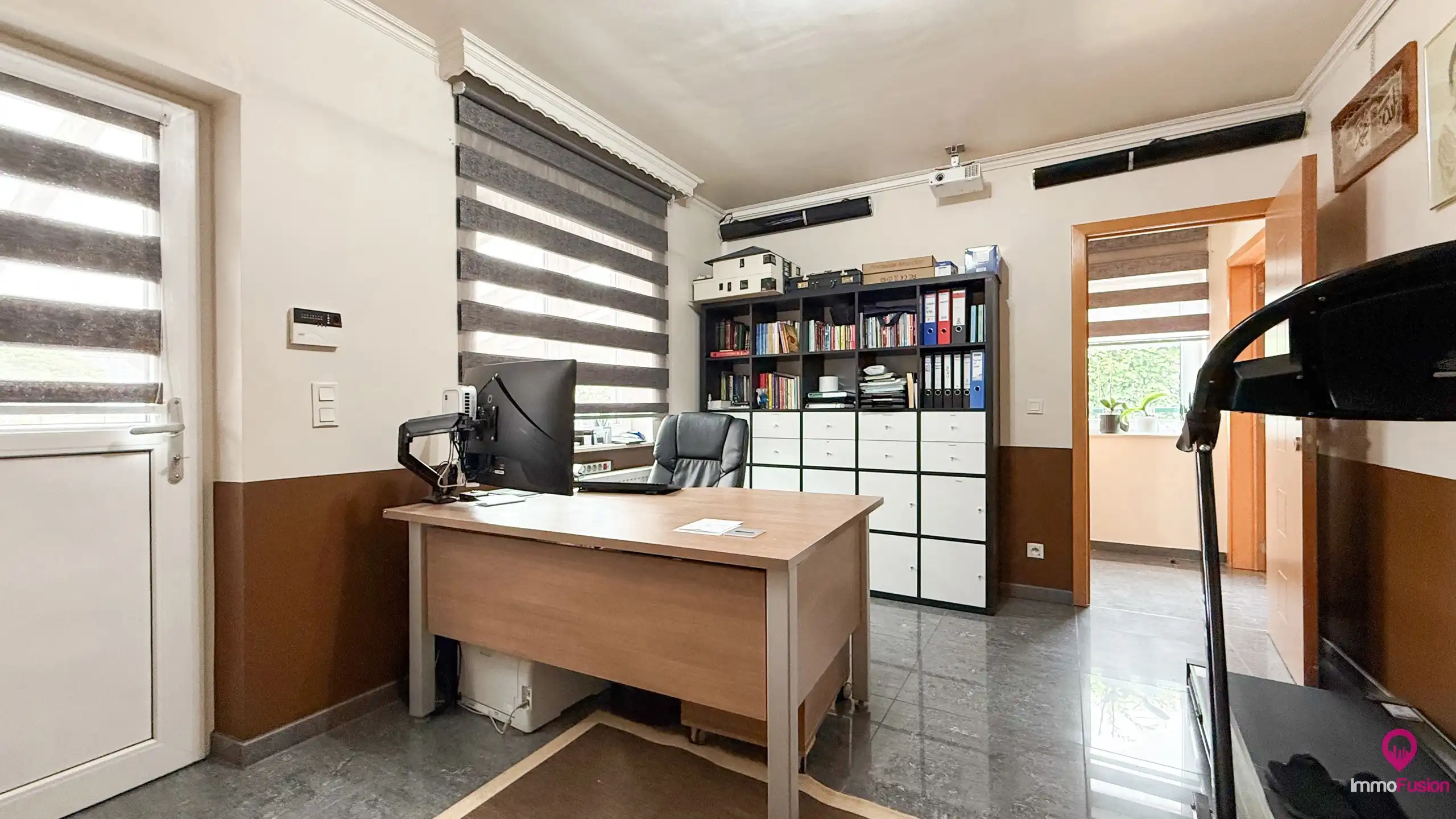 Ruime woning van 285m² met 5 slpks en apart bureel ruimte!  foto 16