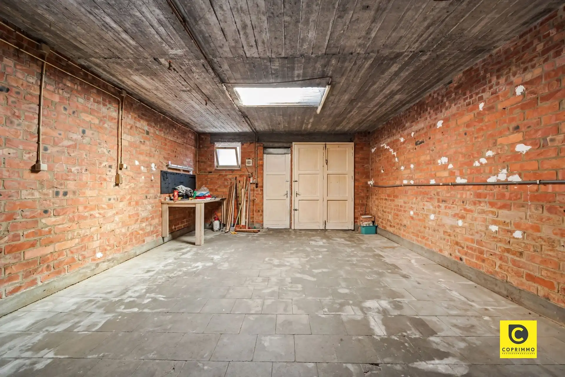 Ruime multifunctionele woning met parking foto 25