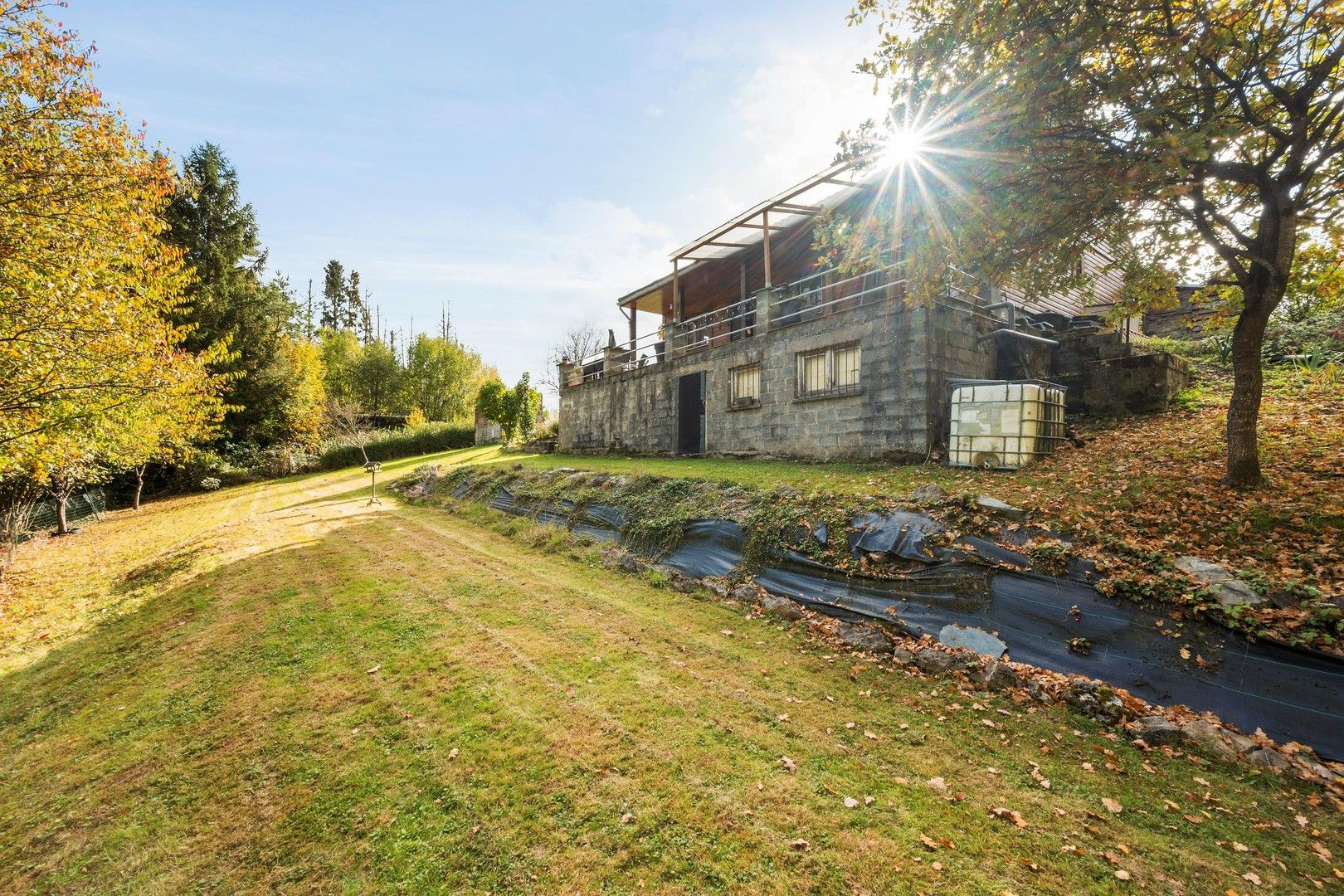 Gezellige chalet met 3 kamers in het vakantiedomein "Le Caillou d'Eau" te Pétigny Couvin met zicht op het riviertje l'Eau Noire - Chalet confortable de 3 chambres dans le domaine de vacances « Le Caillou d'Eau » à Pétigny Couvin avec vue sur la rivière l'Eau Noire foto 6