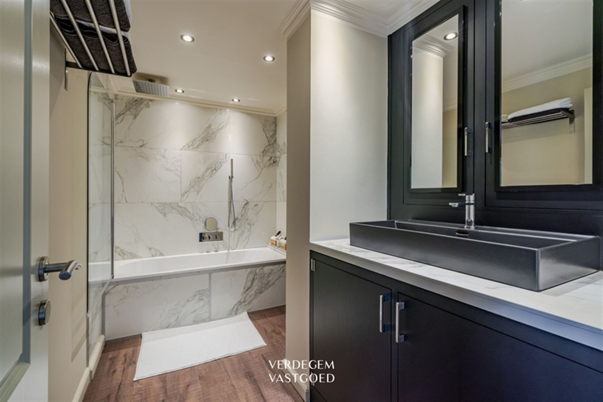 Mooi gerenoveerd en instapklaar appartement: een oase in het groen foto 8