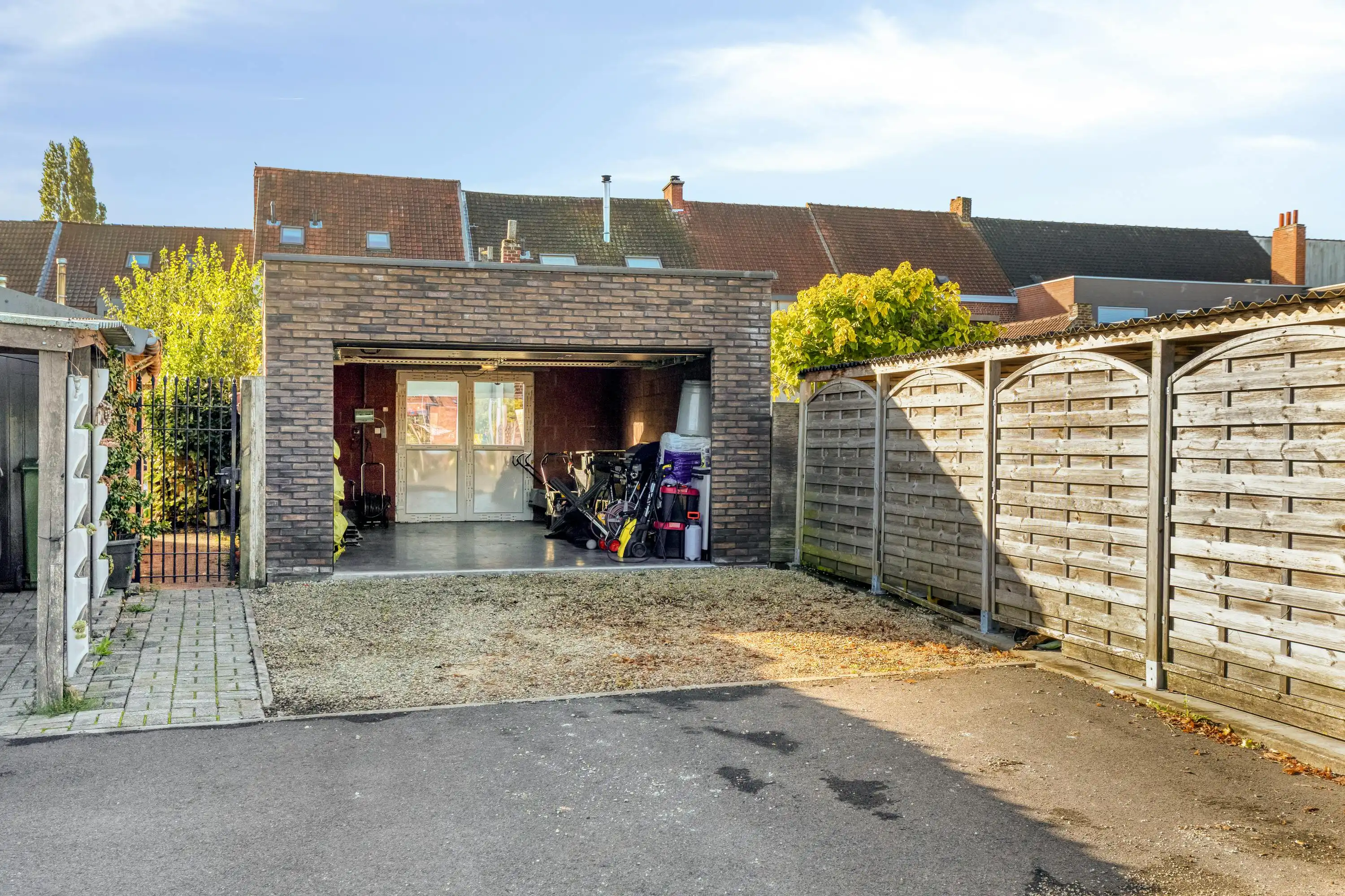 Volledig gerenoveerde woning met garage te koop in Wevelgem!  foto 24
