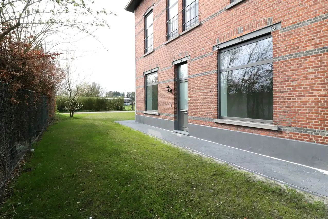 Gerenoveerde woning met 4 slpk, tuin, garage foto 3