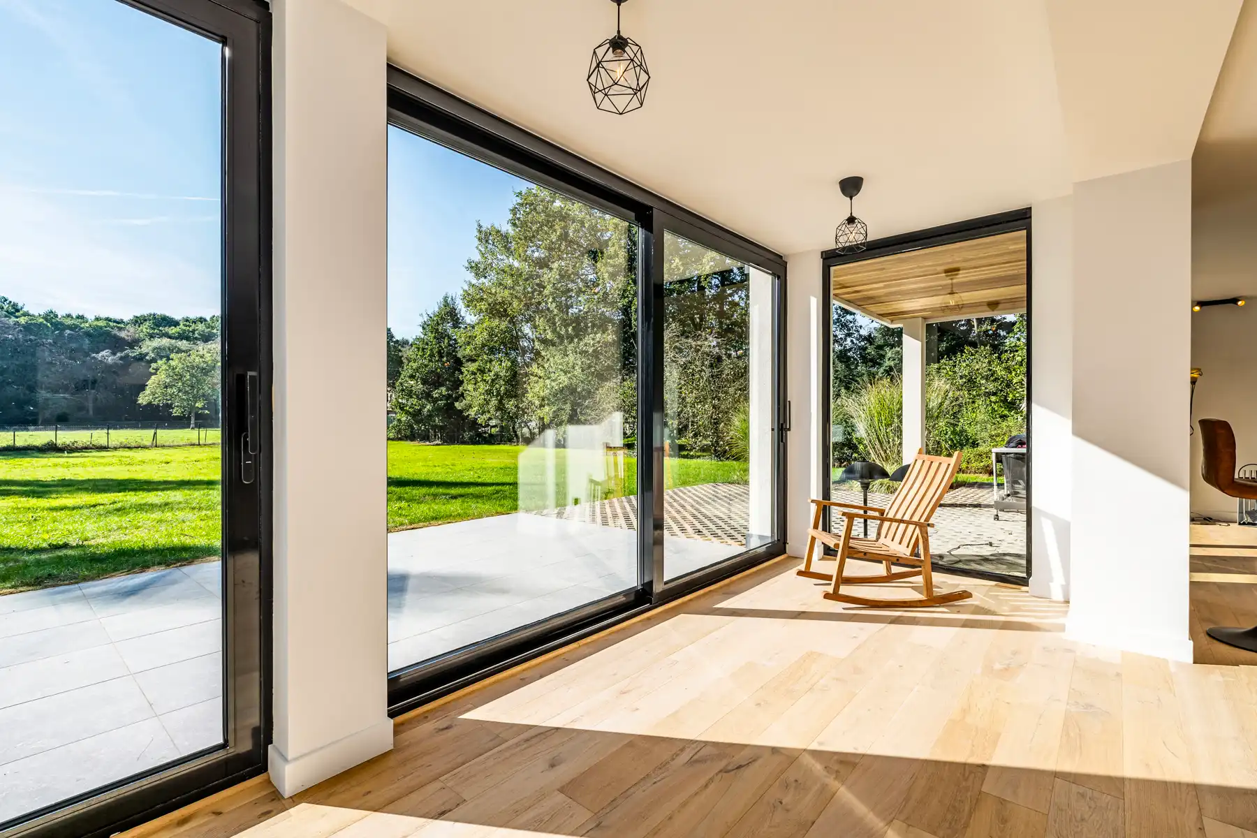 Gerenoveerde villa in een groene omgeving nabij alle invalswegen foto 11