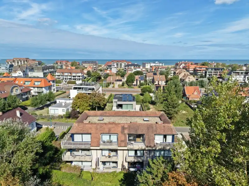 RUSTIG APPARTEMENT MET GROOT ZONNIG TERRAS foto 2