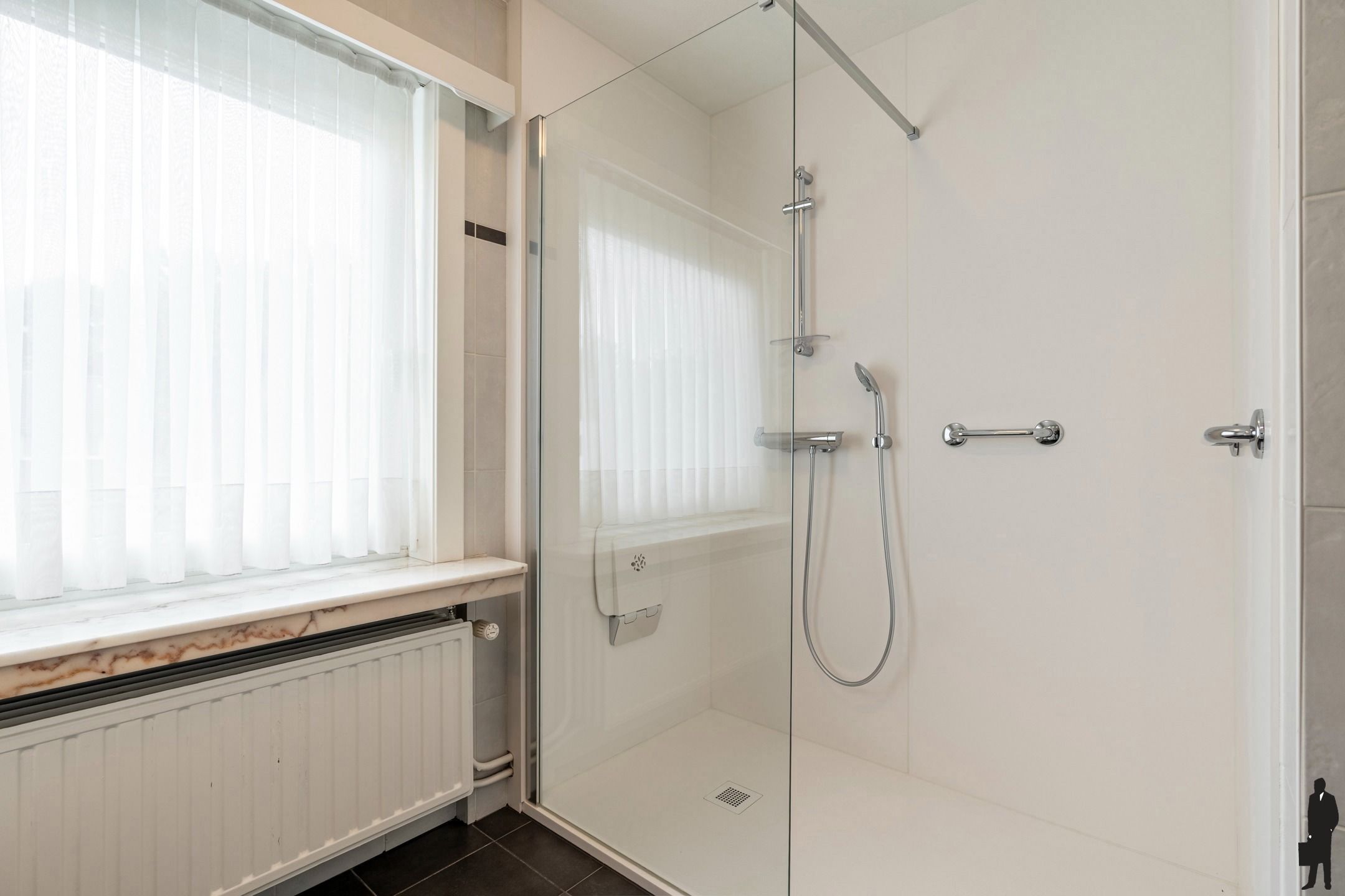 Charmante gezinswoning met 4 slks, dubbele garage op 772 m² foto 18