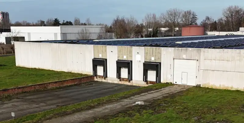 Magazijn met kantoren te huur foto 10