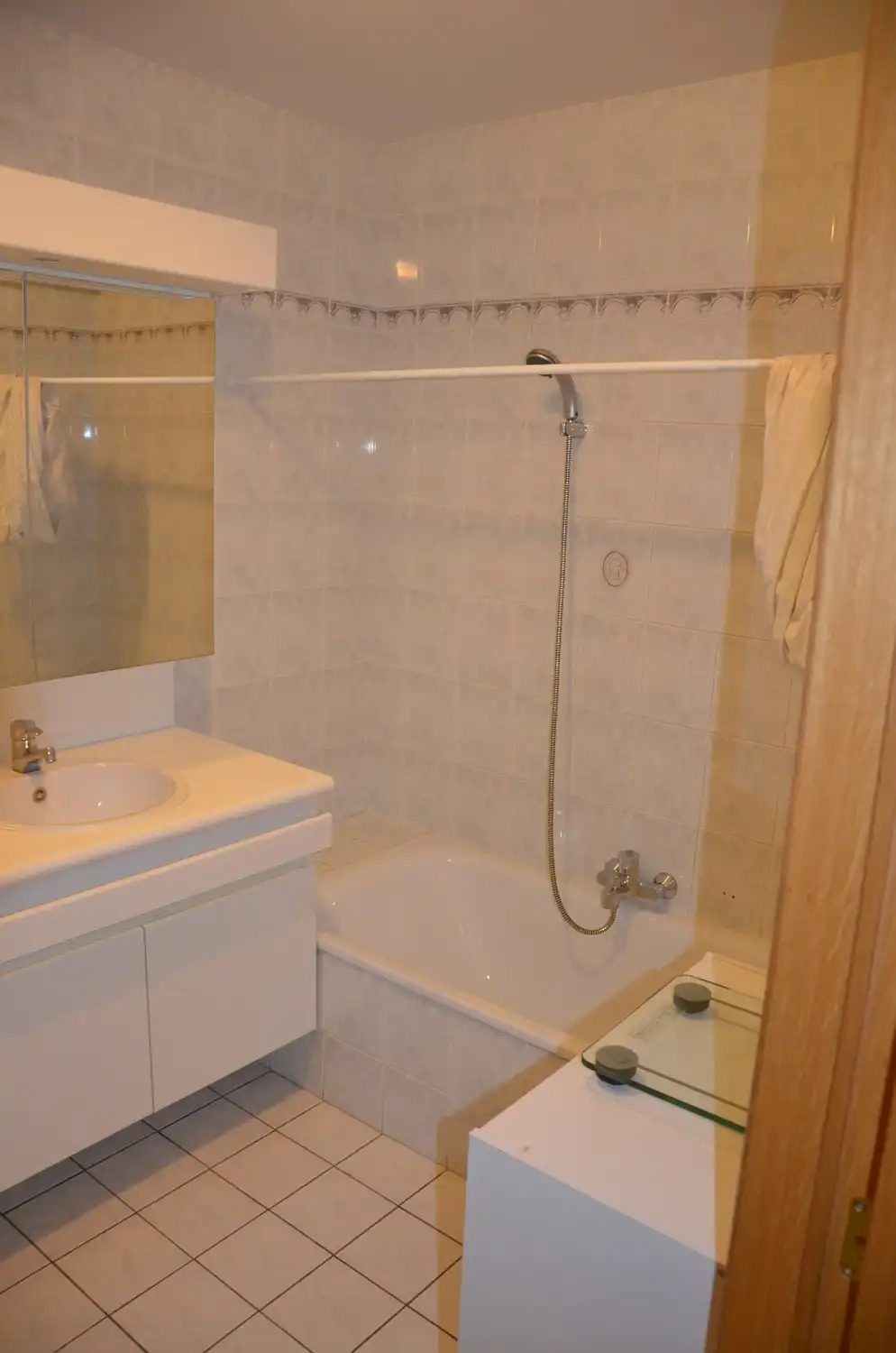 Te huur: ruim appartement van ca. 106 m² met 2 slaapkamers, terras en garage in Asper foto 10