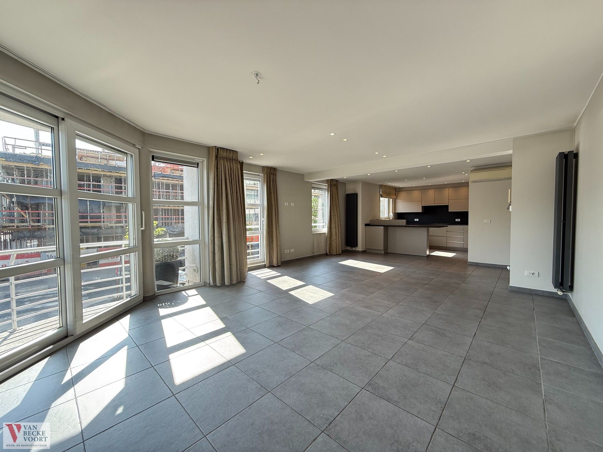 3-slaapkamer appartement met royale indeling foto 2
