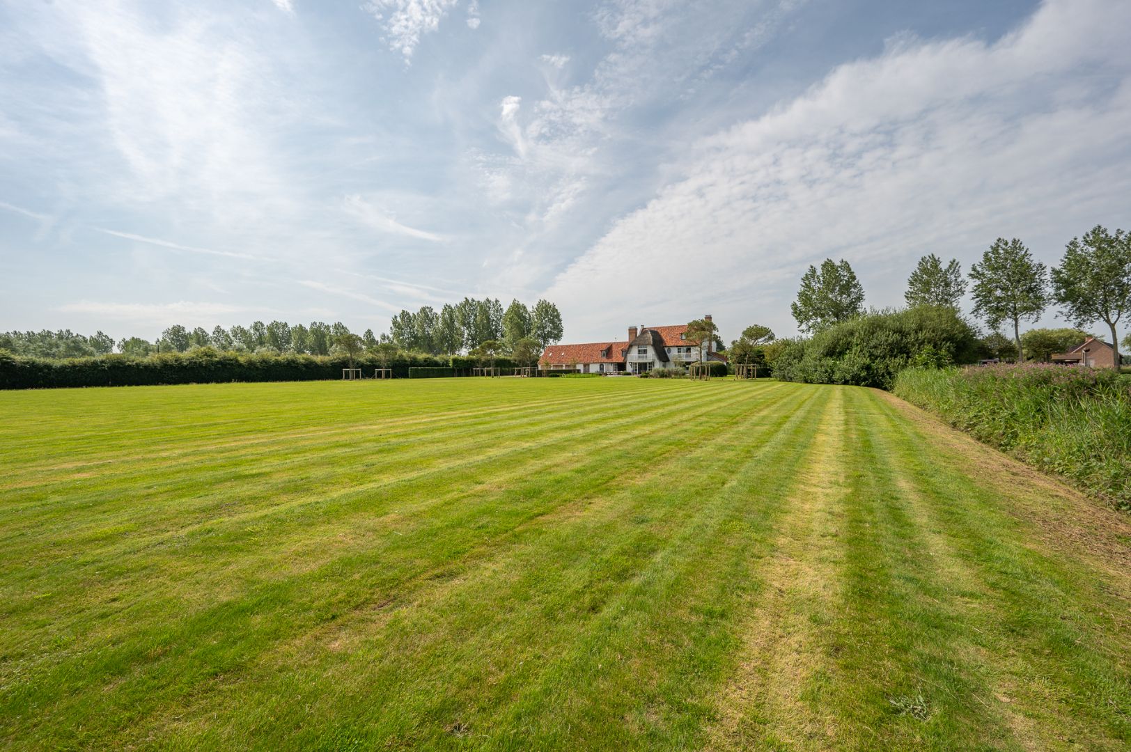 Uniek en karaktervol landgoed met zwembad foto 27