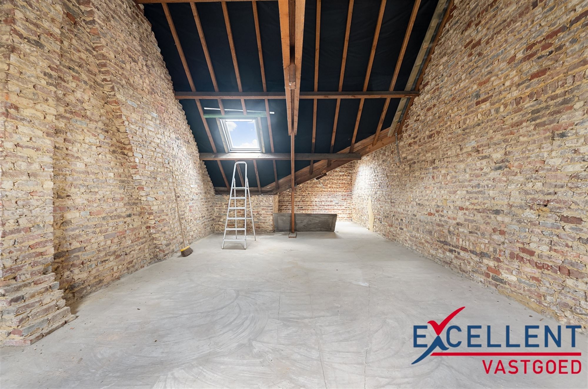 Verder te renoveren woning centrum Brakel foto 8