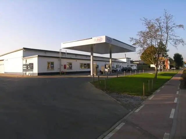 Stockageruimte van 140 m² met inrijpoort. foto {{pictureIndex}}