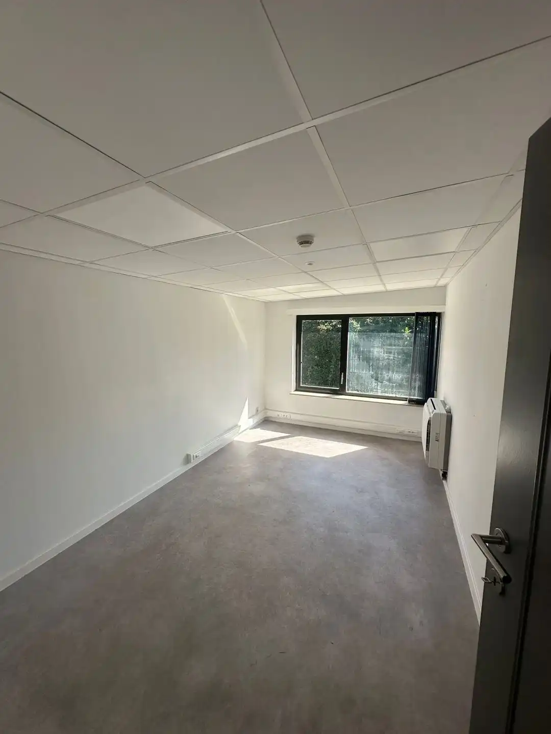 Instapklaar bedrijfspand te Verrebroek foto 10