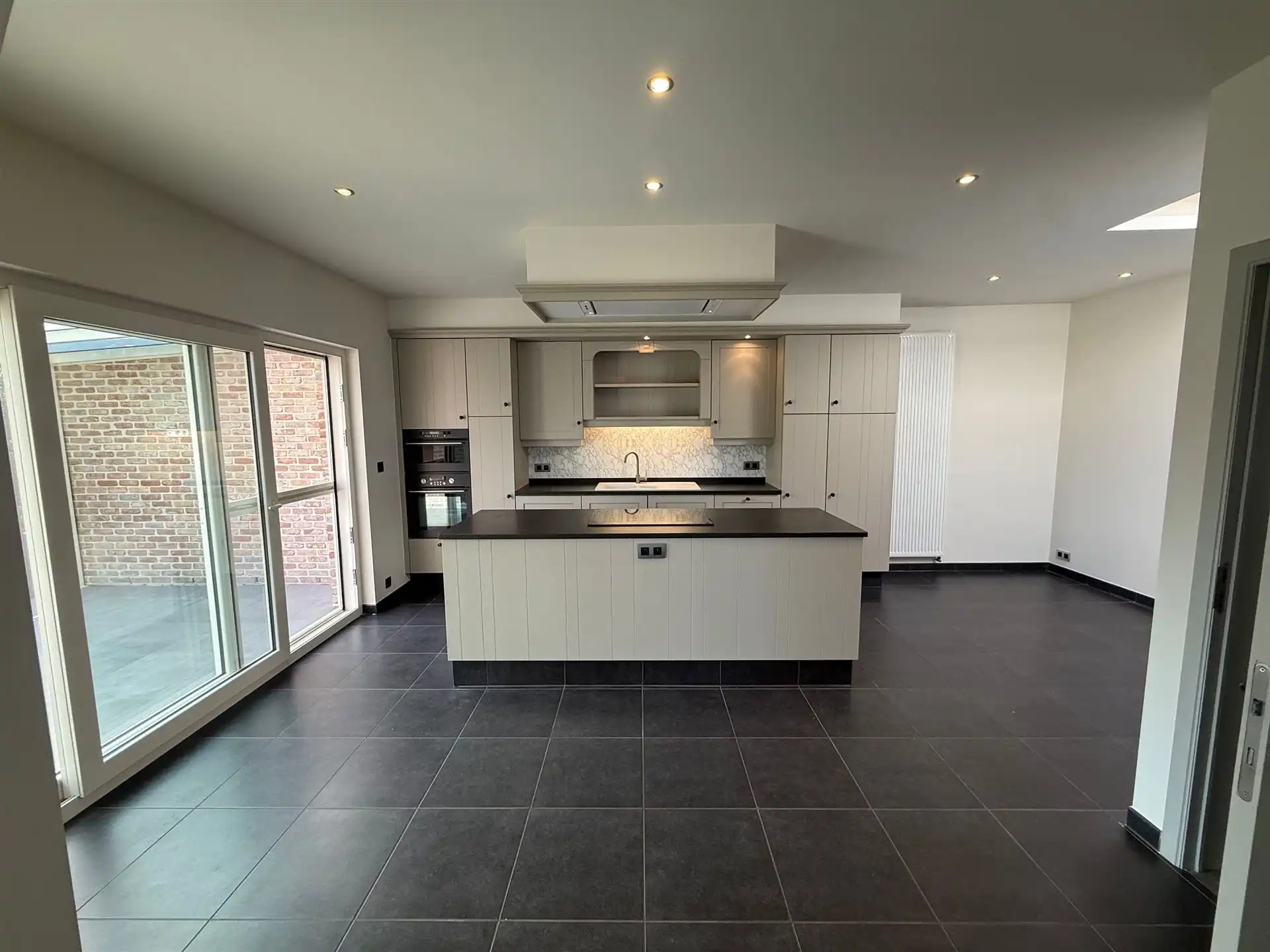 Zeer ruime woning met 3 slpk en tuin op een rustige locatie! foto 5