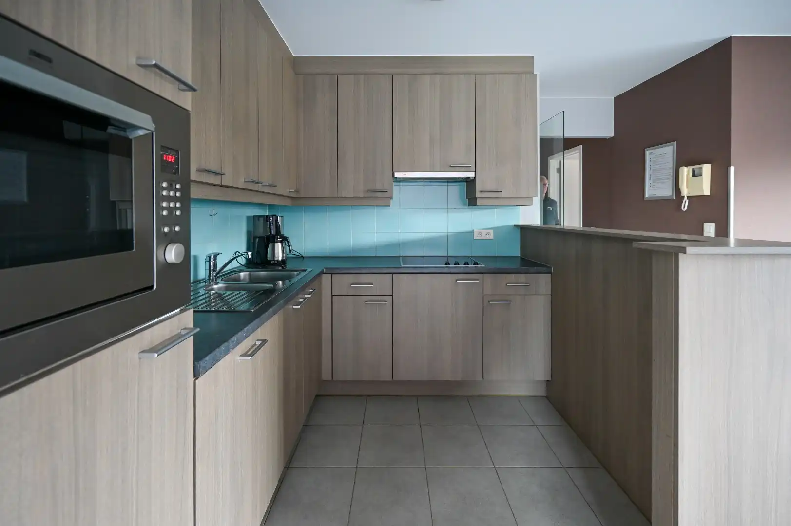 Instapklaar éénslaapkamerappartement vlak bij zee foto 11