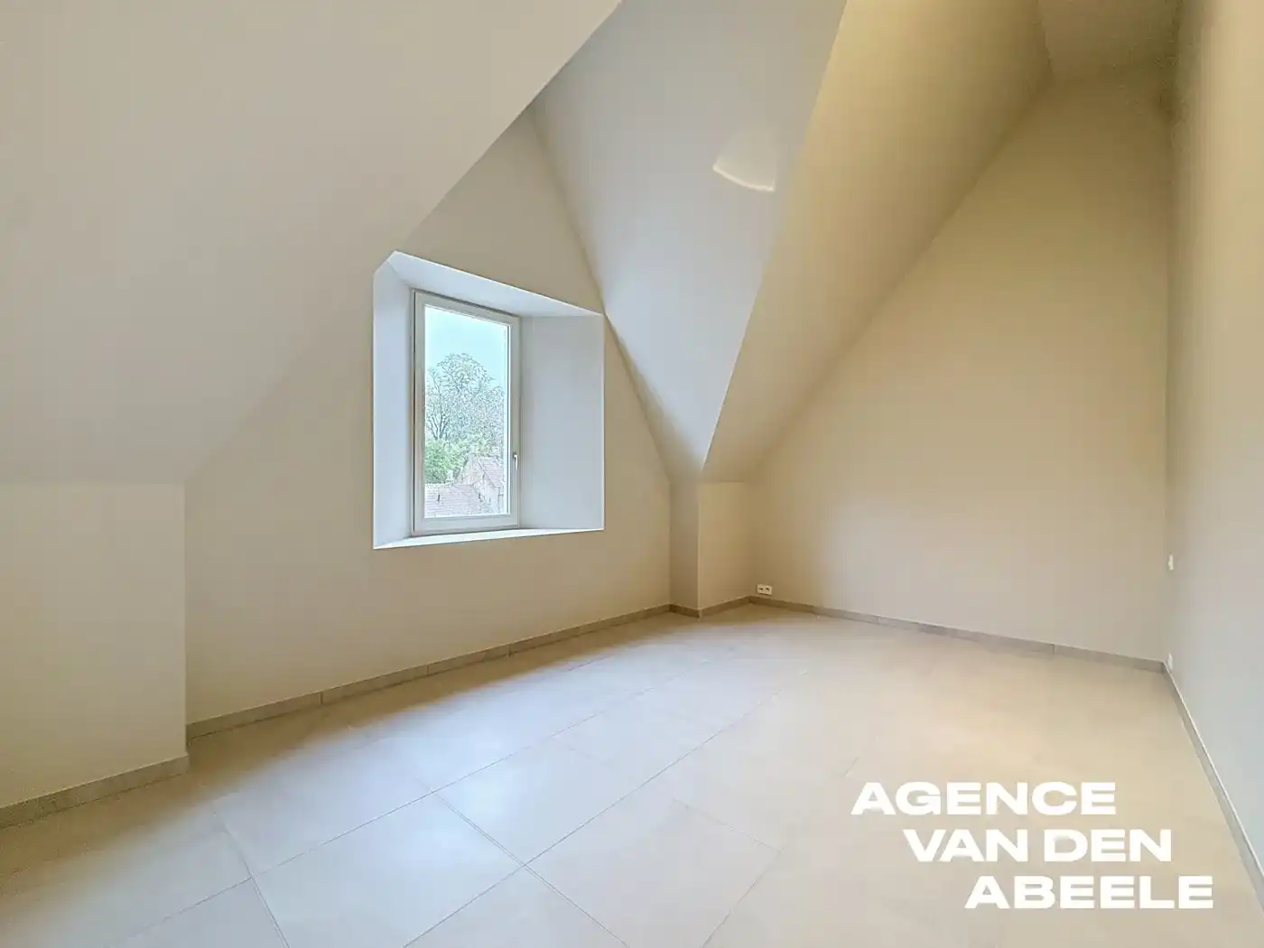 Prachtige nieuwbouwwoning met garage en tuin foto 18