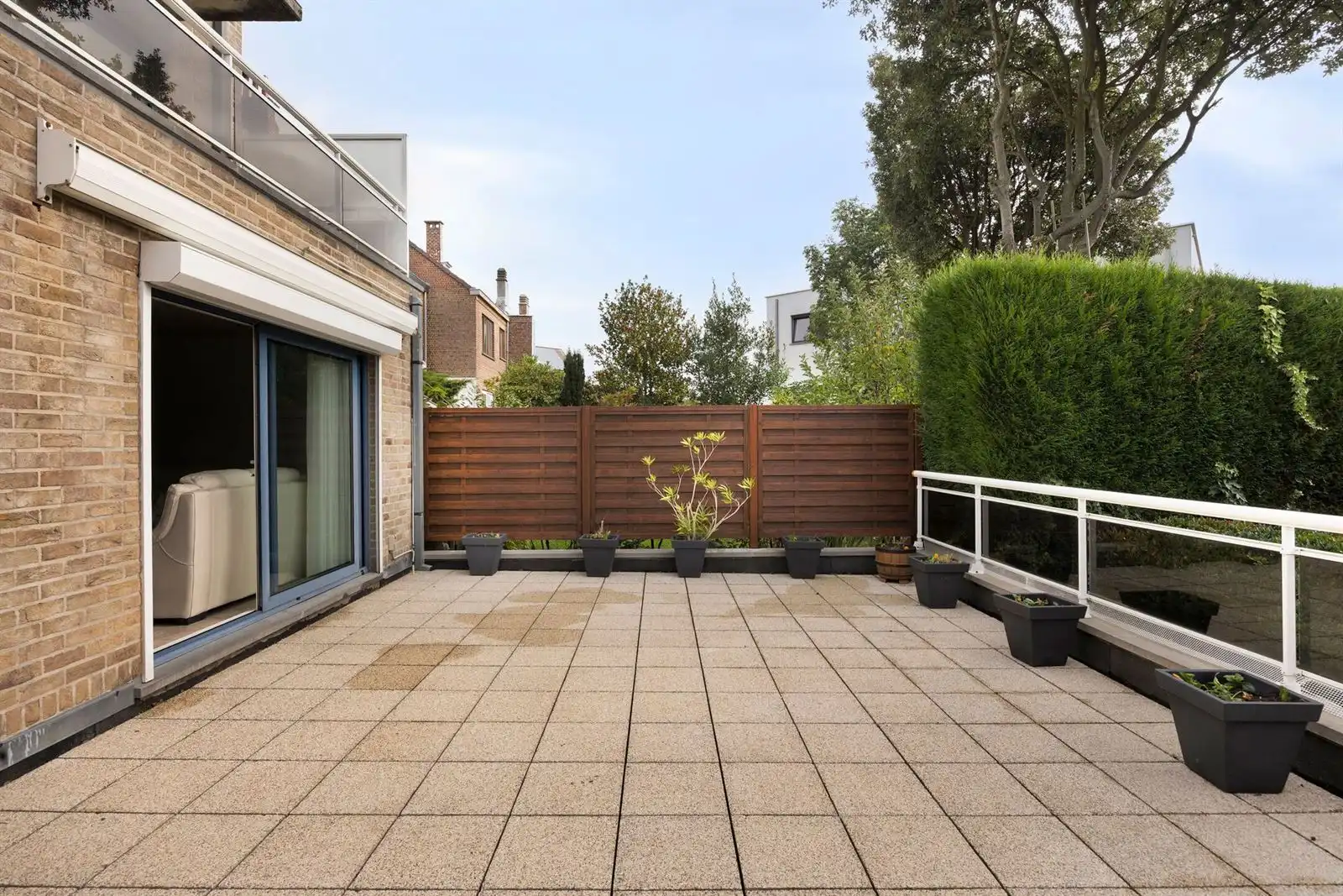 Instapklaar appartement met ruim terras en garage foto 8