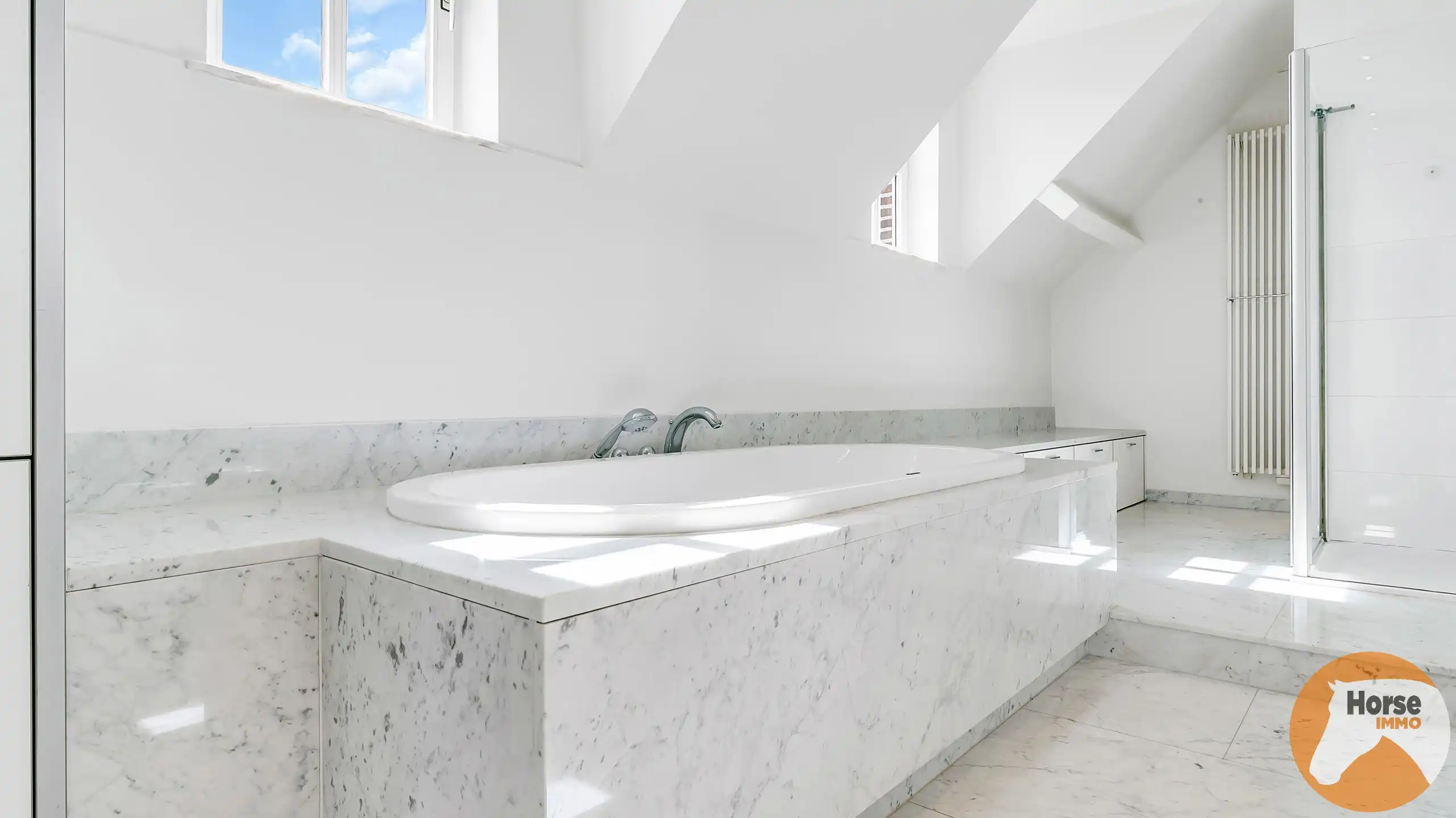 MEISE  – Landelijke woning met 3 loodsen op prachtig perceel foto 15