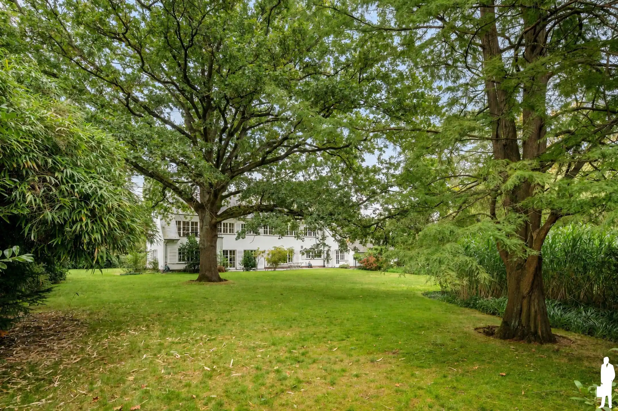 In Vriesdonk, statige villa met parktuin en prachtige gemeenschappelijke vijver waardoor men een weids uitzicht heeft. foto 29