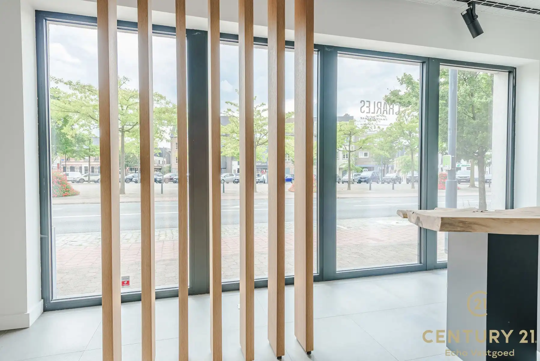 Instapklare handelsruimte in hartje Oud-Turnhout foto 3