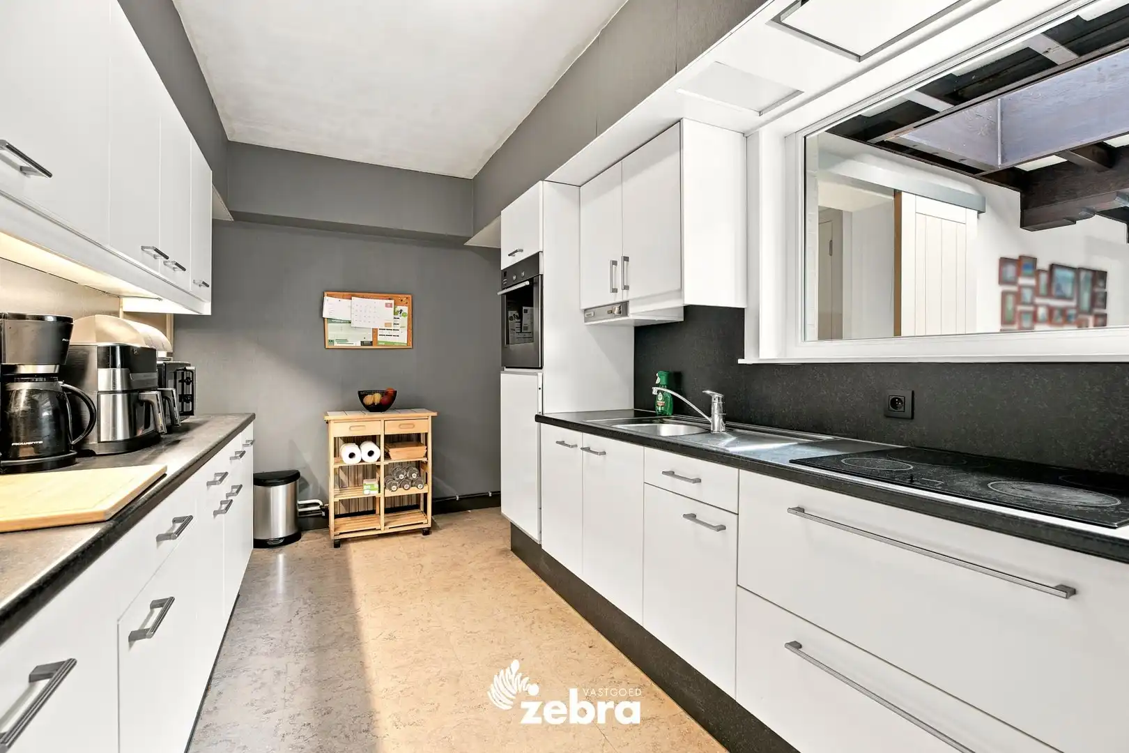 Stevige woning met fantastische tuin in Roeselare! foto 8