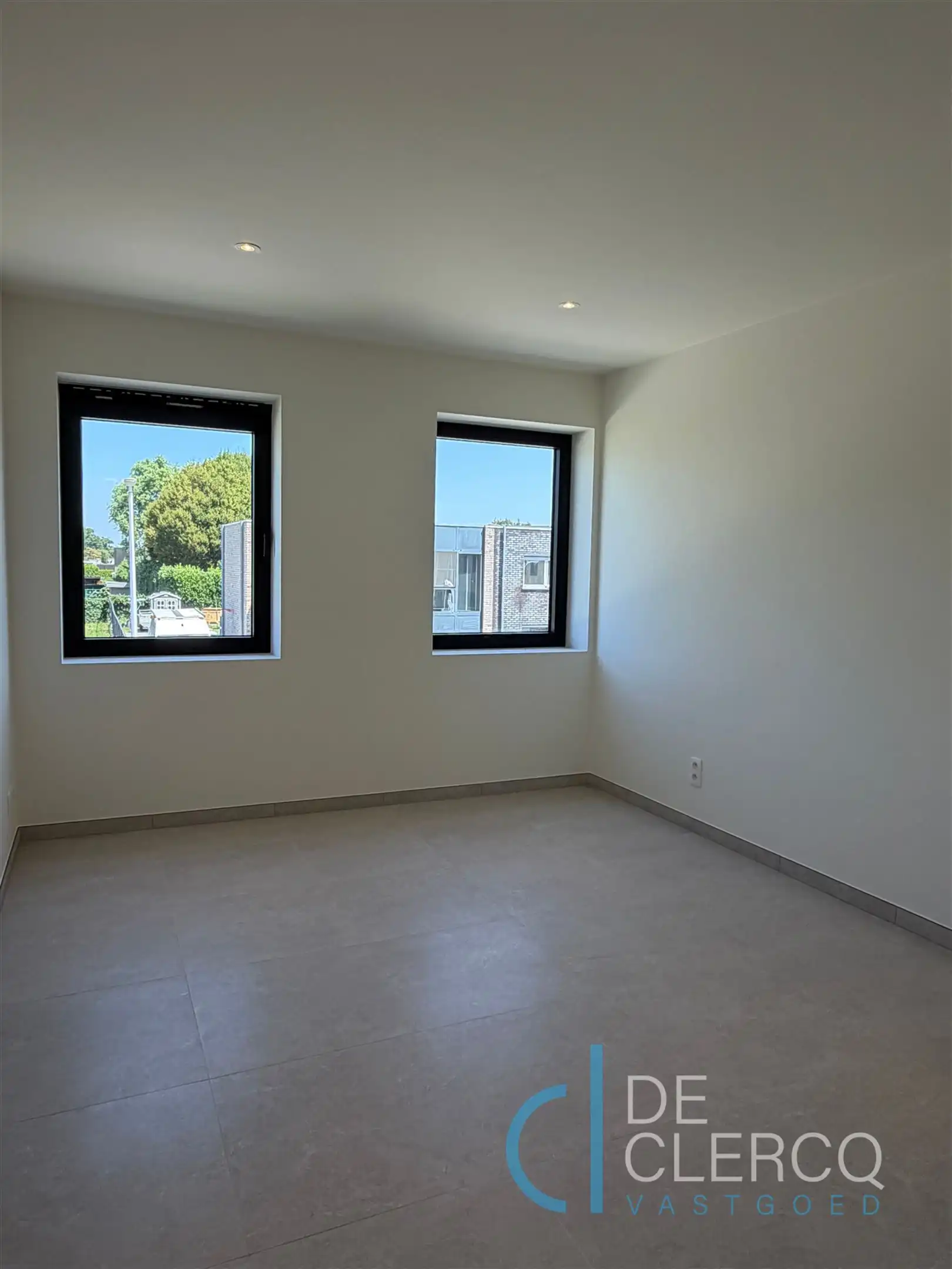 Halfopen woning met dubbele oprit te huur in Lochristi!  foto 9
