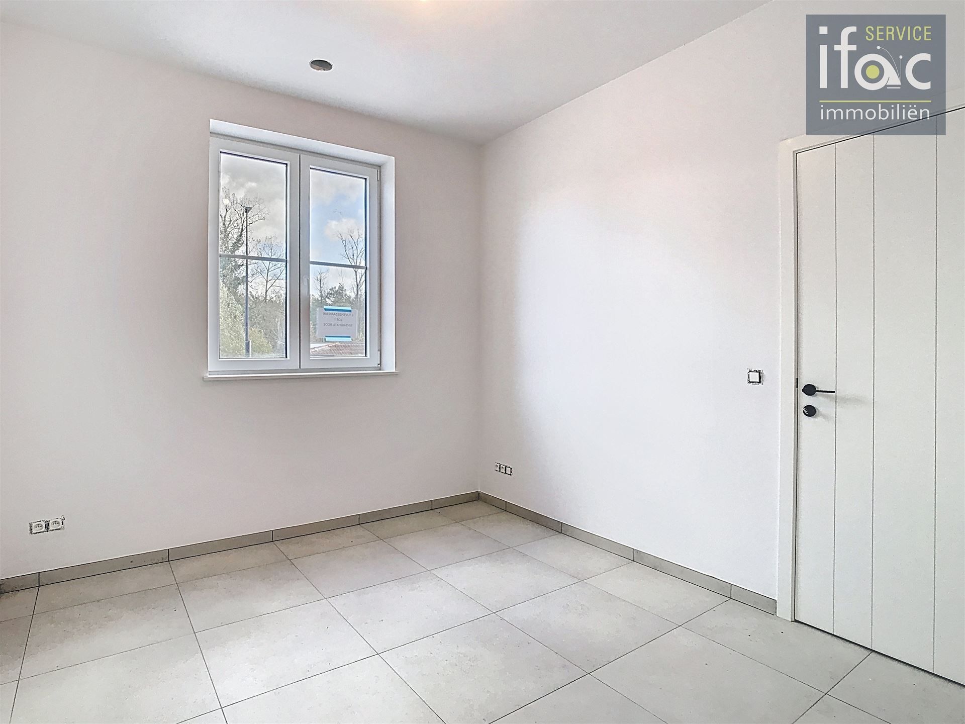 Nieuwbouwwoning met 4 slaapkamers, 2 badkamers en tuin. foto 12