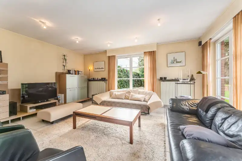 Ruime villa in de Roeselaarse stadsrand foto 3