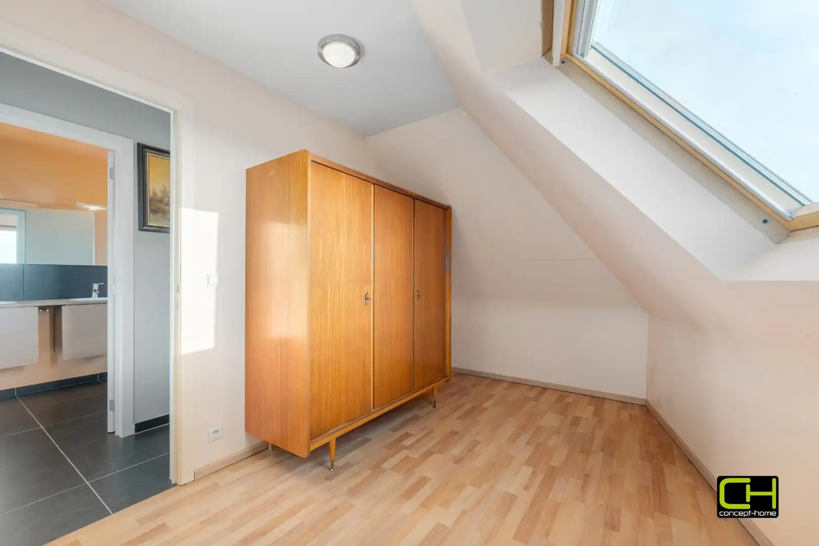 Lichtrijk duplex appartement met terras en ondergrondse staanplaats te koop in Lievegem foto 8