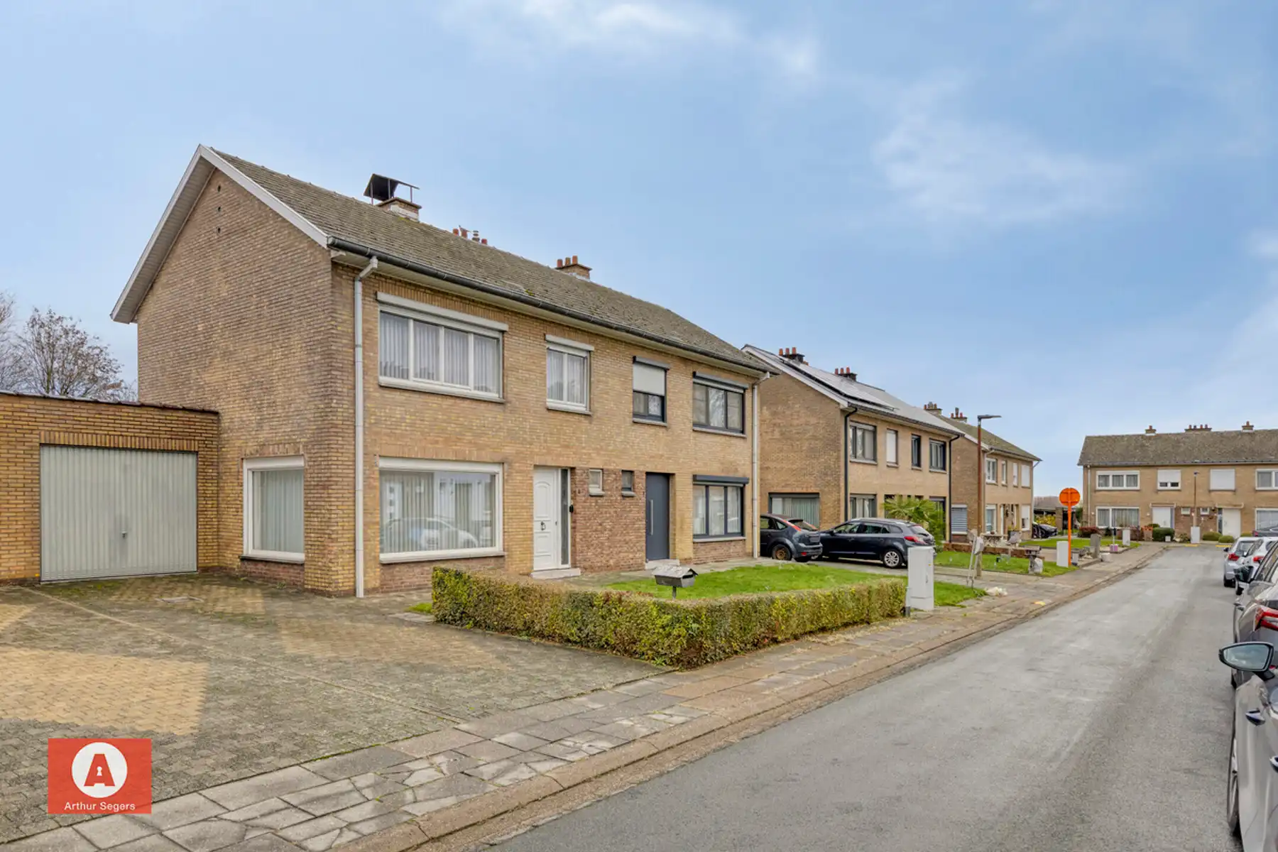 IN OPTIE - Onderhouden gezinswoning mét 3 slaapkamers en garage.  foto 2