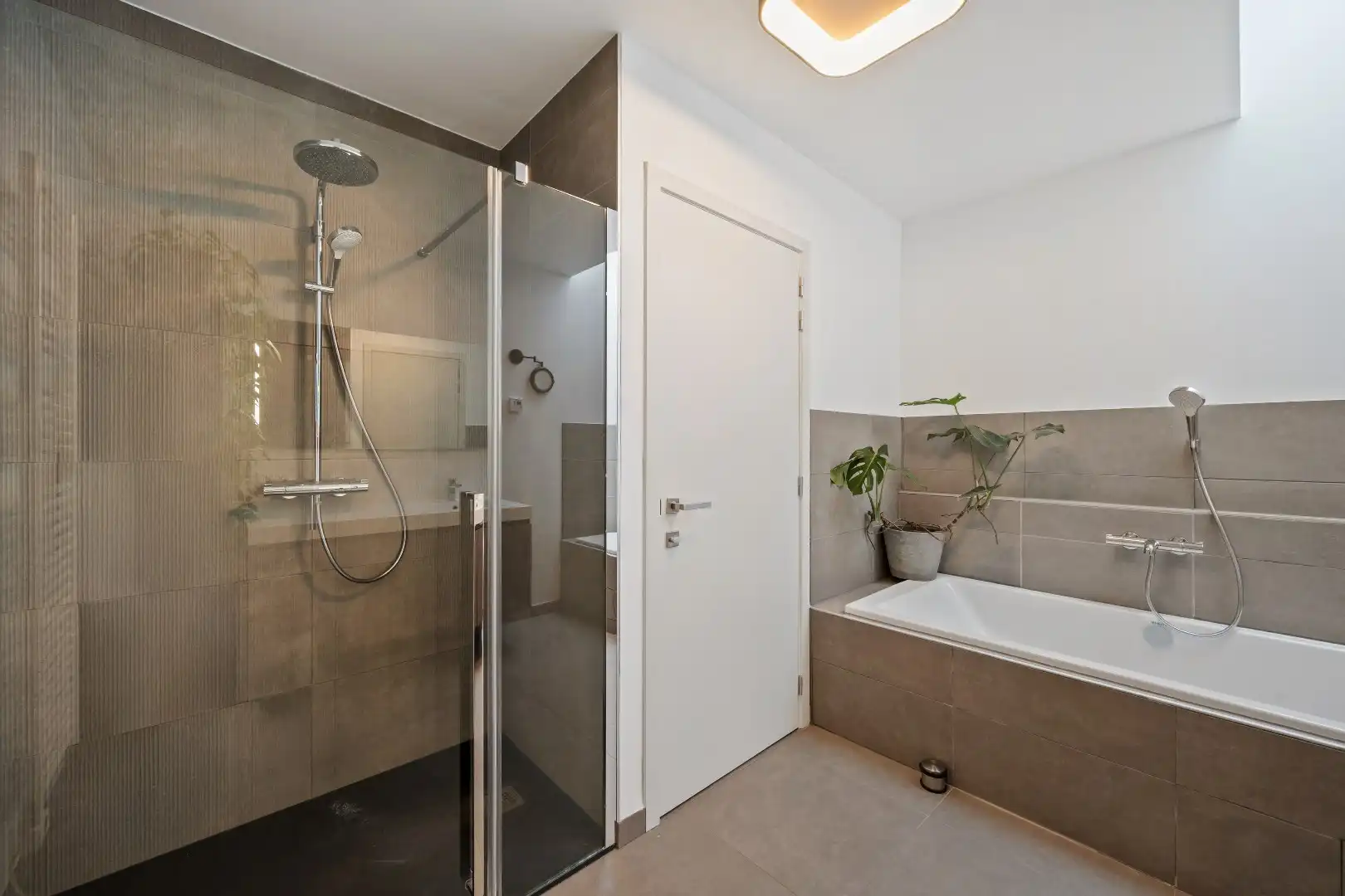 Recente en energiezuinige woning met 3 slaapkamers, ruime garage en tuin. foto 12