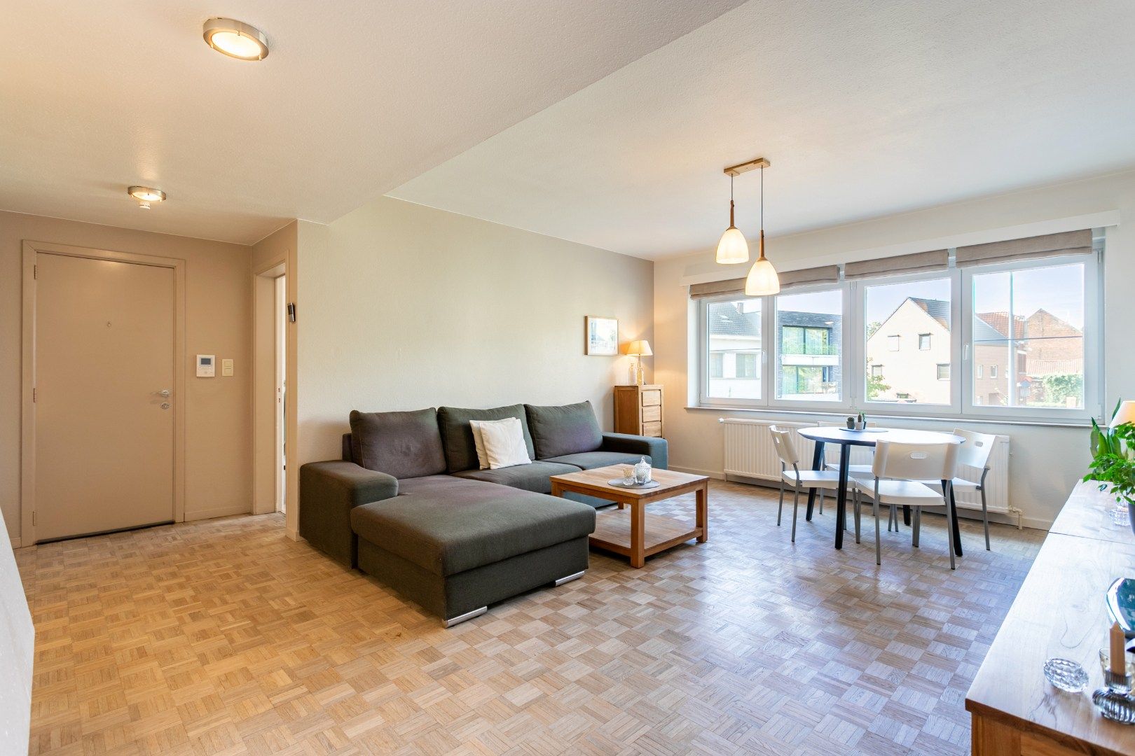 Instapklaar 2-kamerapp in centrum Halle, met balkon en garage foto 2