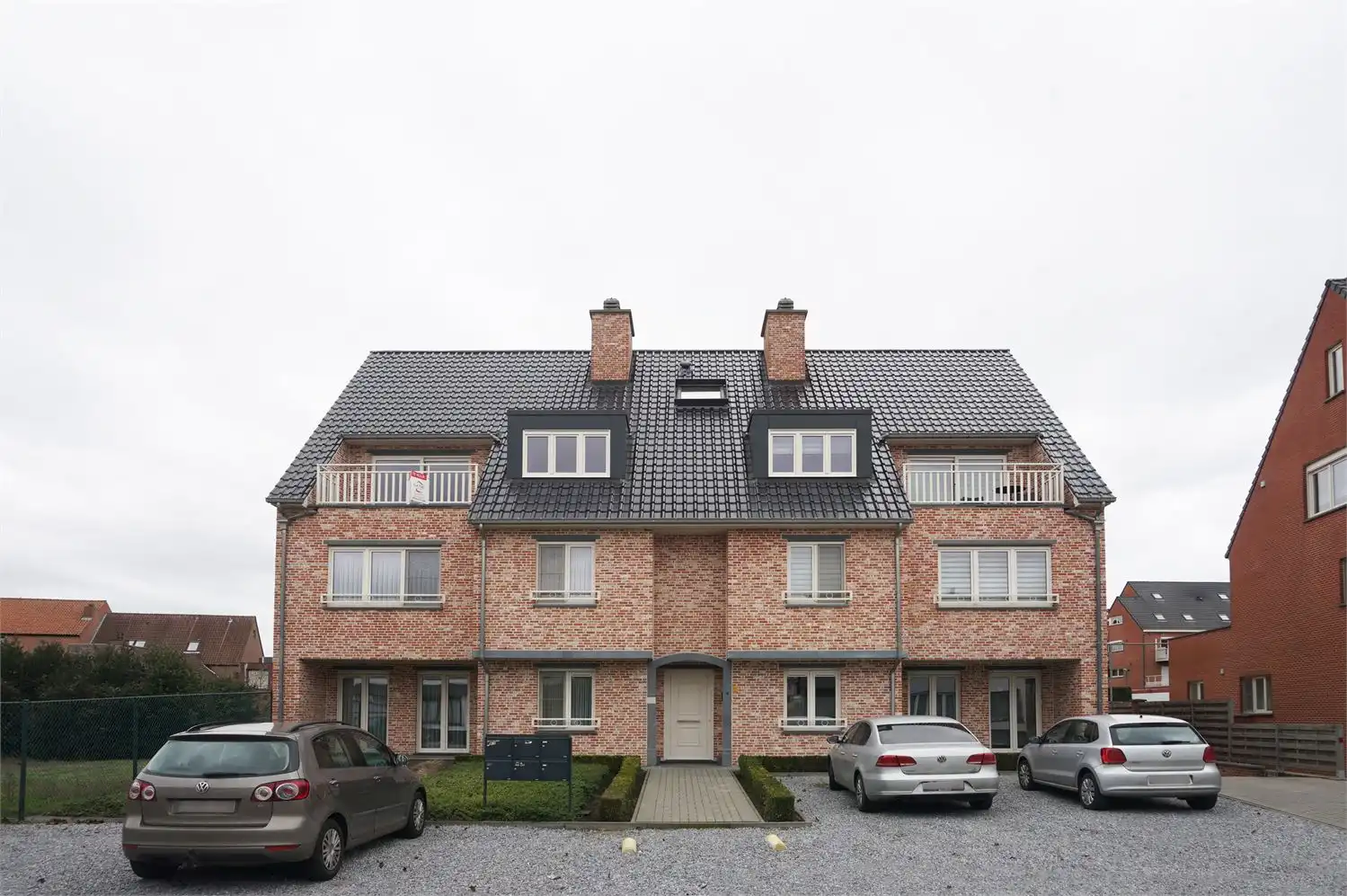 Duplex appartement met terras, 2 slaapkamers en dubbele autostaanplaats in centrum Paal foto {{pictureIndex}}