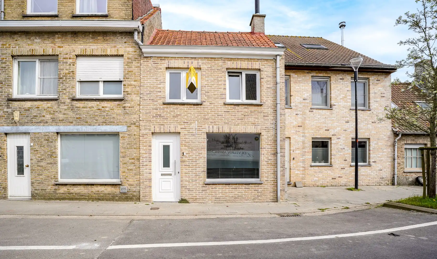 Instapklare woning met 3 slaapkamers te Alveringem. foto {{pictureIndex}}