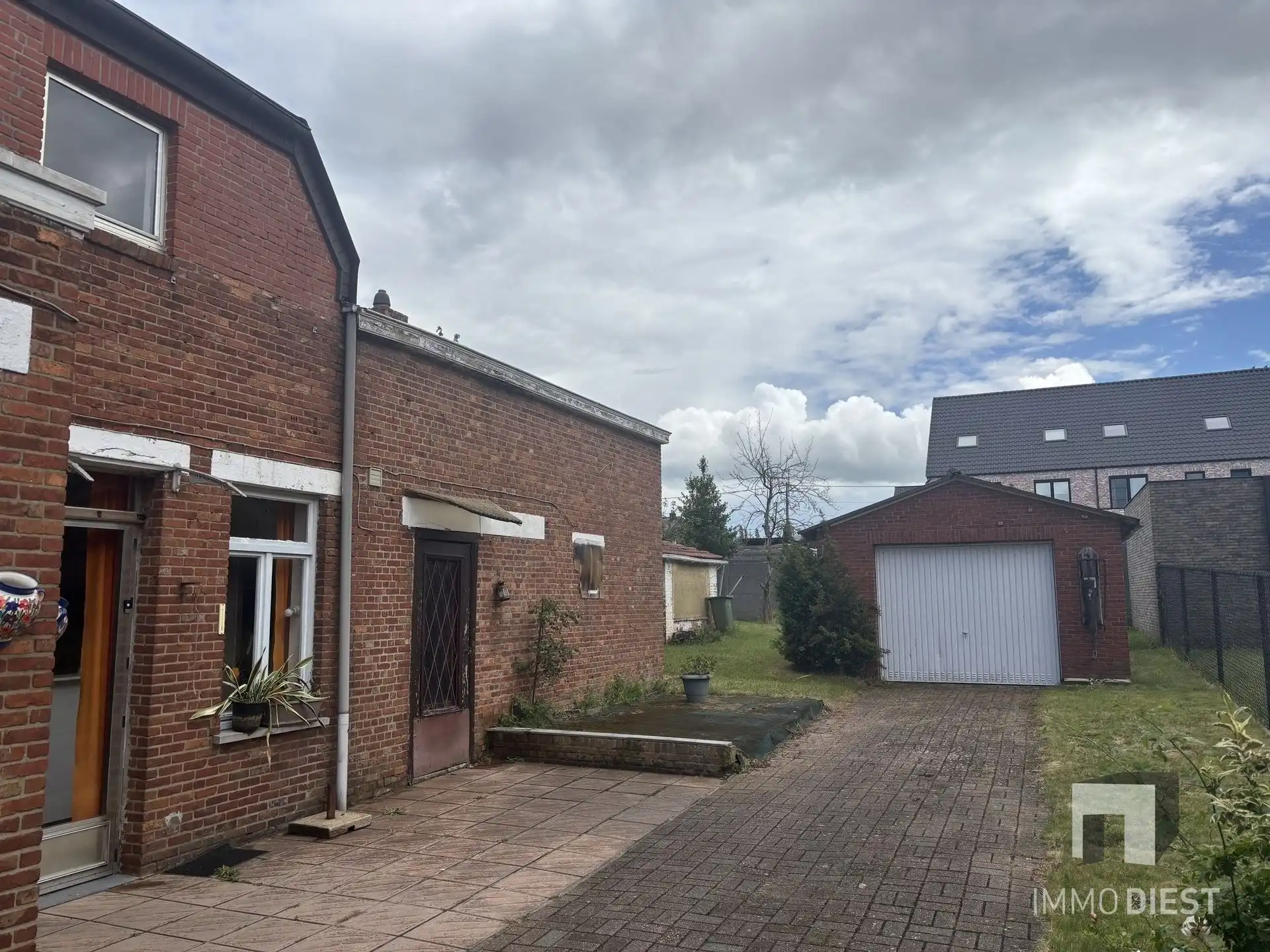 Ruime kluswoning met 3 slaapkamers, garage en tuin foto 4