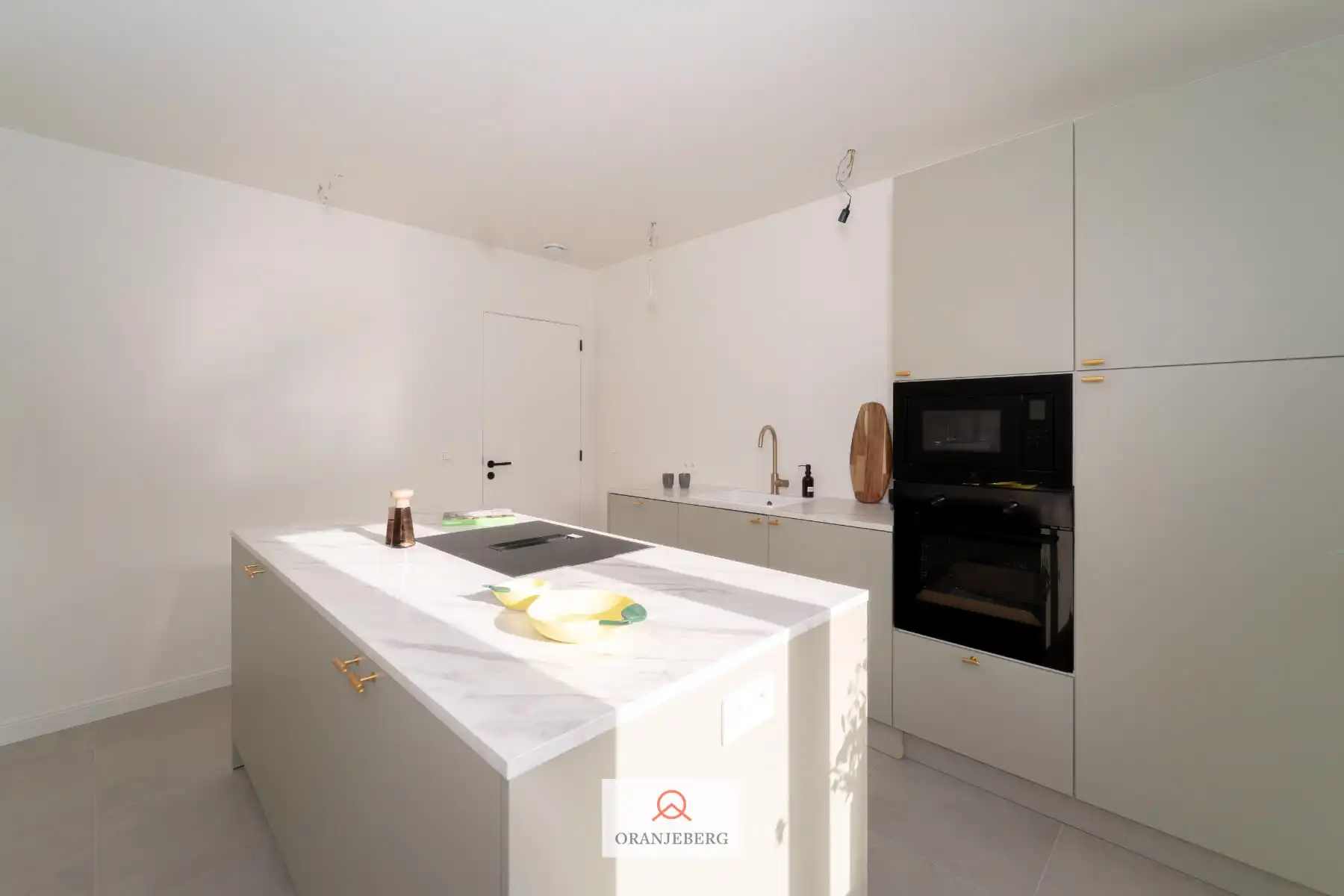 Ruime woning met 4 slpk's en tuin foto 3