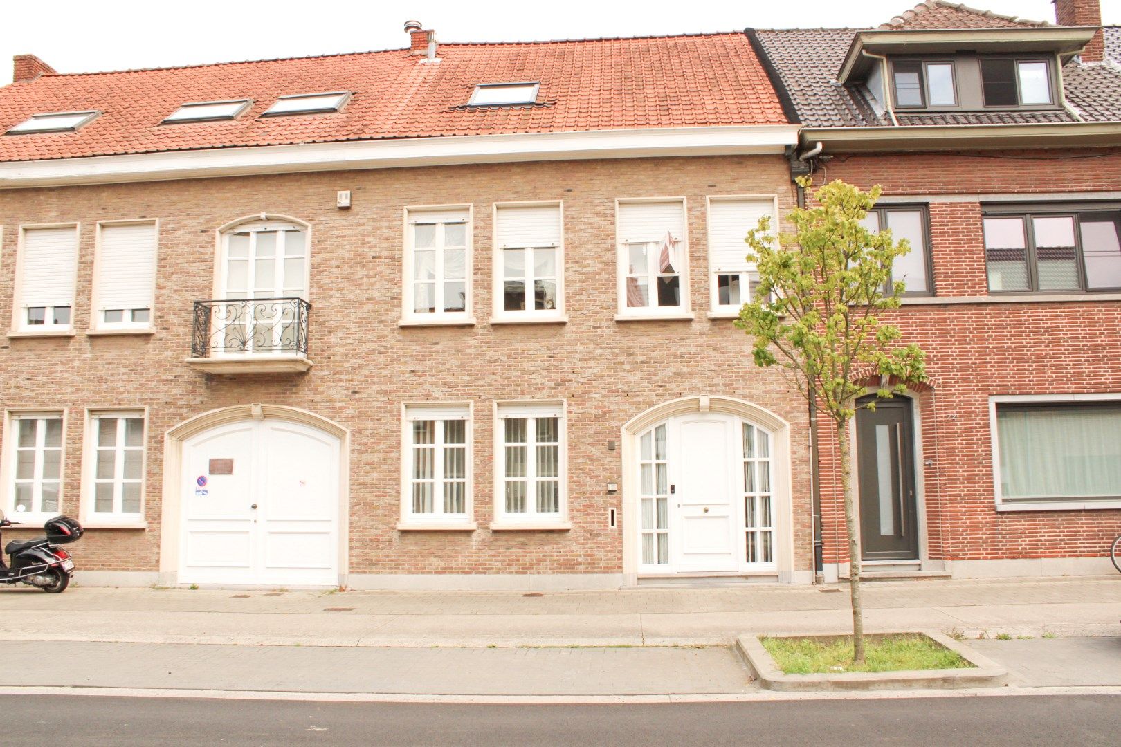 Bijzonder gunstig gelegen ruime gezinswoning met 4 slaapkamers, tuin én dakterras te koop nabij het centrum van Beveren-Waas foto 2