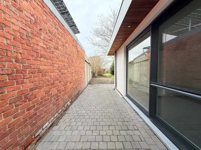 Gerenoveerde halfopen woning te huur in Doornzele foto 11