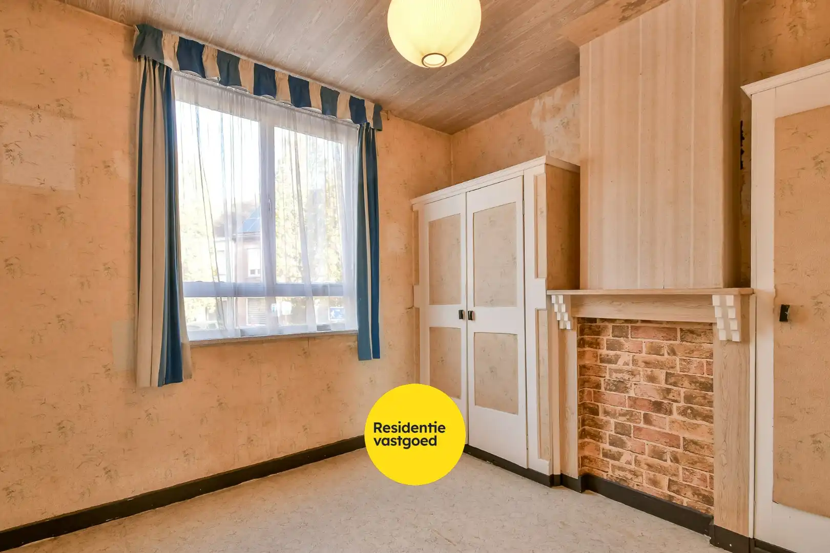 Te renoveren woning in hartje Torhout! foto 14