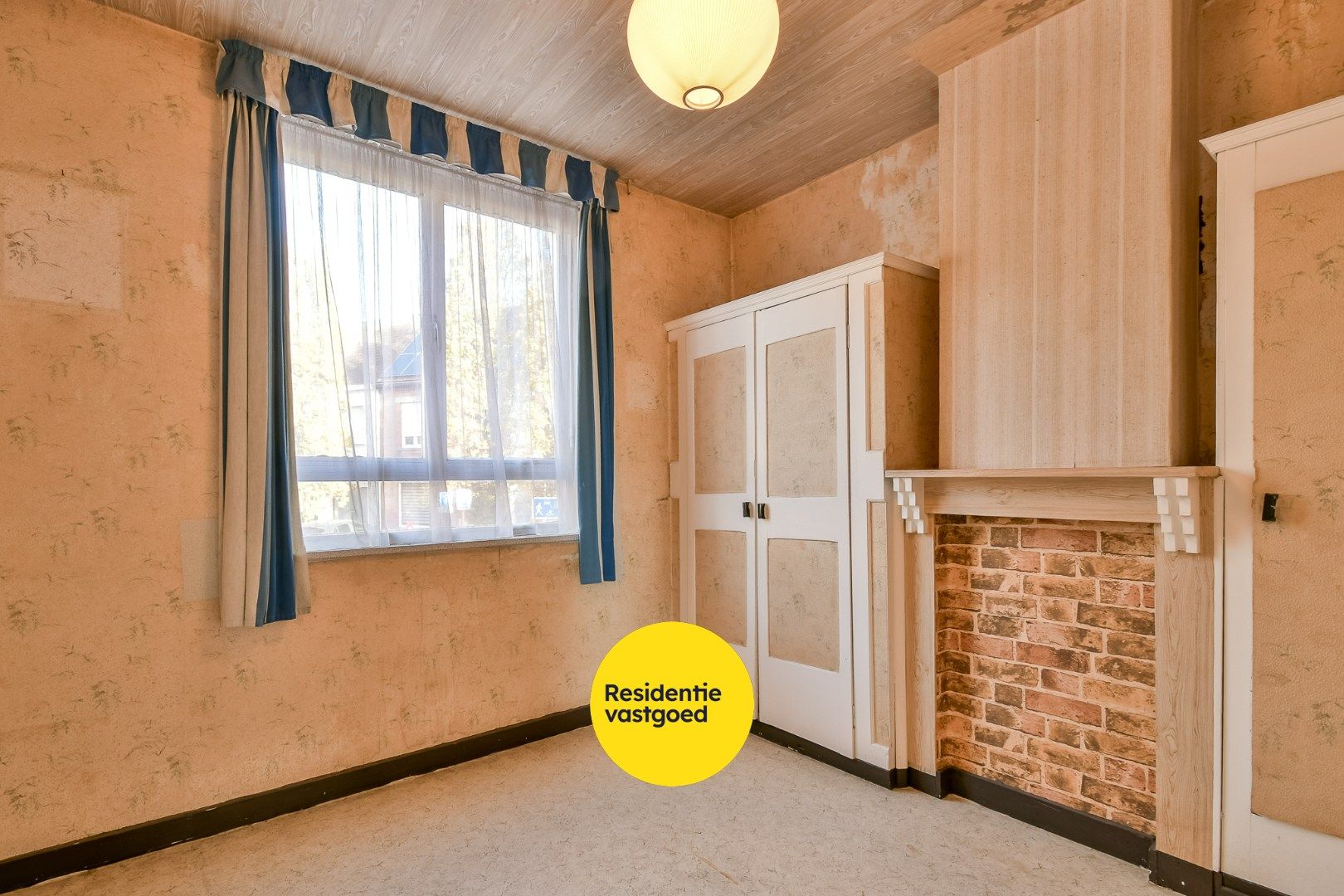 Te renoveren woning in hartje Torhout! foto 9