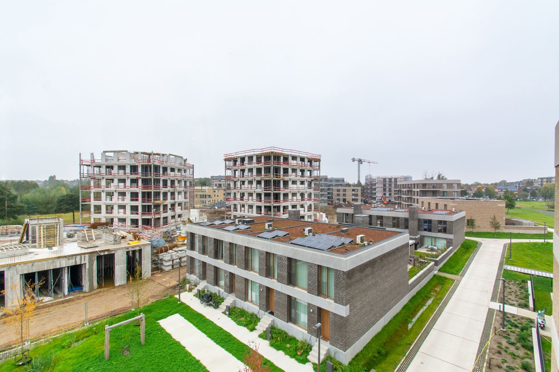 Rustig en comfortabel 3slpk appt. met zicht op park  foto {{pictureIndex}}