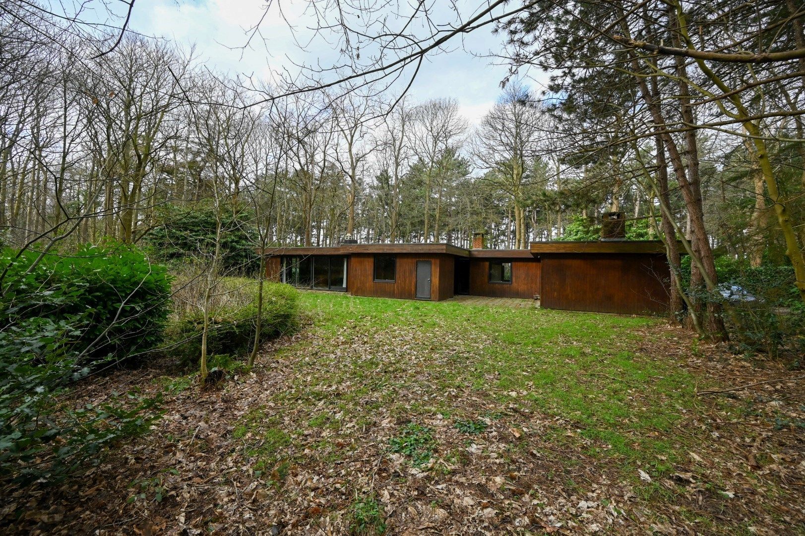 Uitzonderlijk villa-perceel gelegen in residentiële villa omgeving foto 2