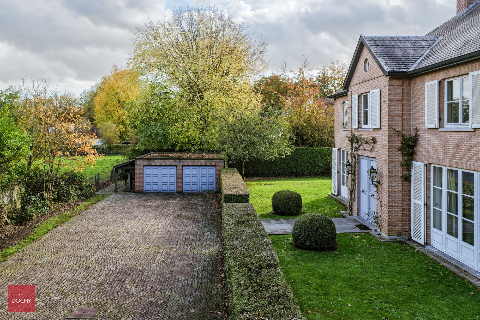 Hoofdfoto van de publicatie: Ruime villa op topligging (Wolvendreef)