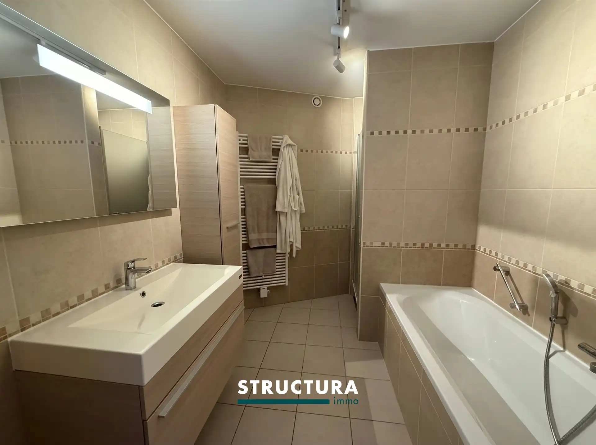 Appartement met staanplaats en terras  foto 4