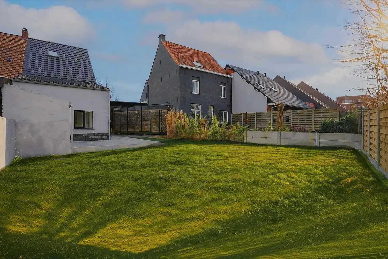 Volledig gerenoveerde energiezuinige woning (EPC A) en tuin in hartje Rumbeke foto {{pictureIndex}}