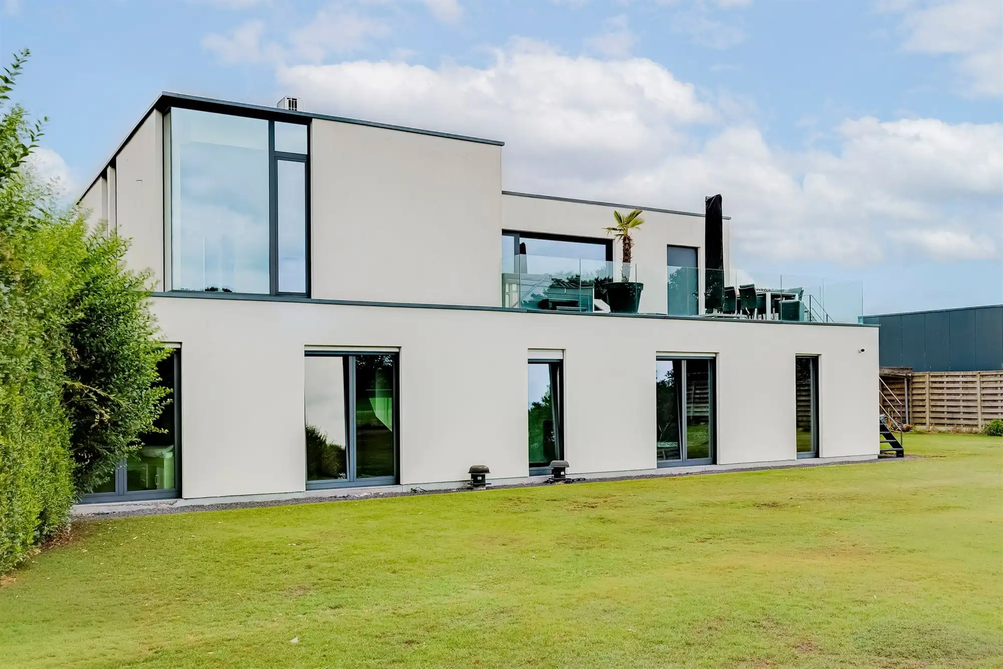 Exclusieve villa met 4 slaapkamers, 4 badkamers en luxueuze multifunctionele kelder op een toplocatie in Kalmthout! foto 14