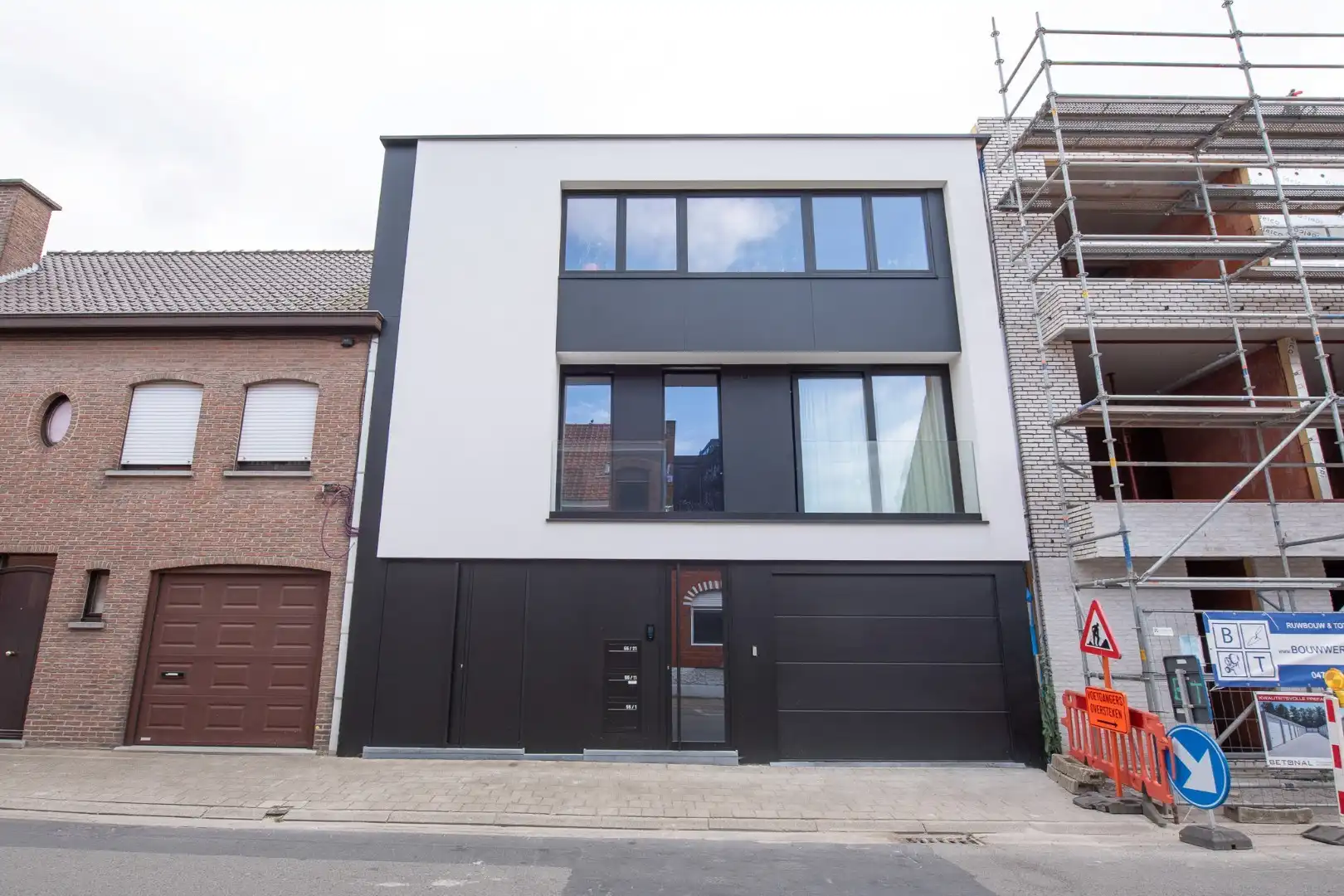 TE KOOP: Instapklaar, volledig gerenoveerd appartement met 1 slaapkamer in hartje Waregem foto 13