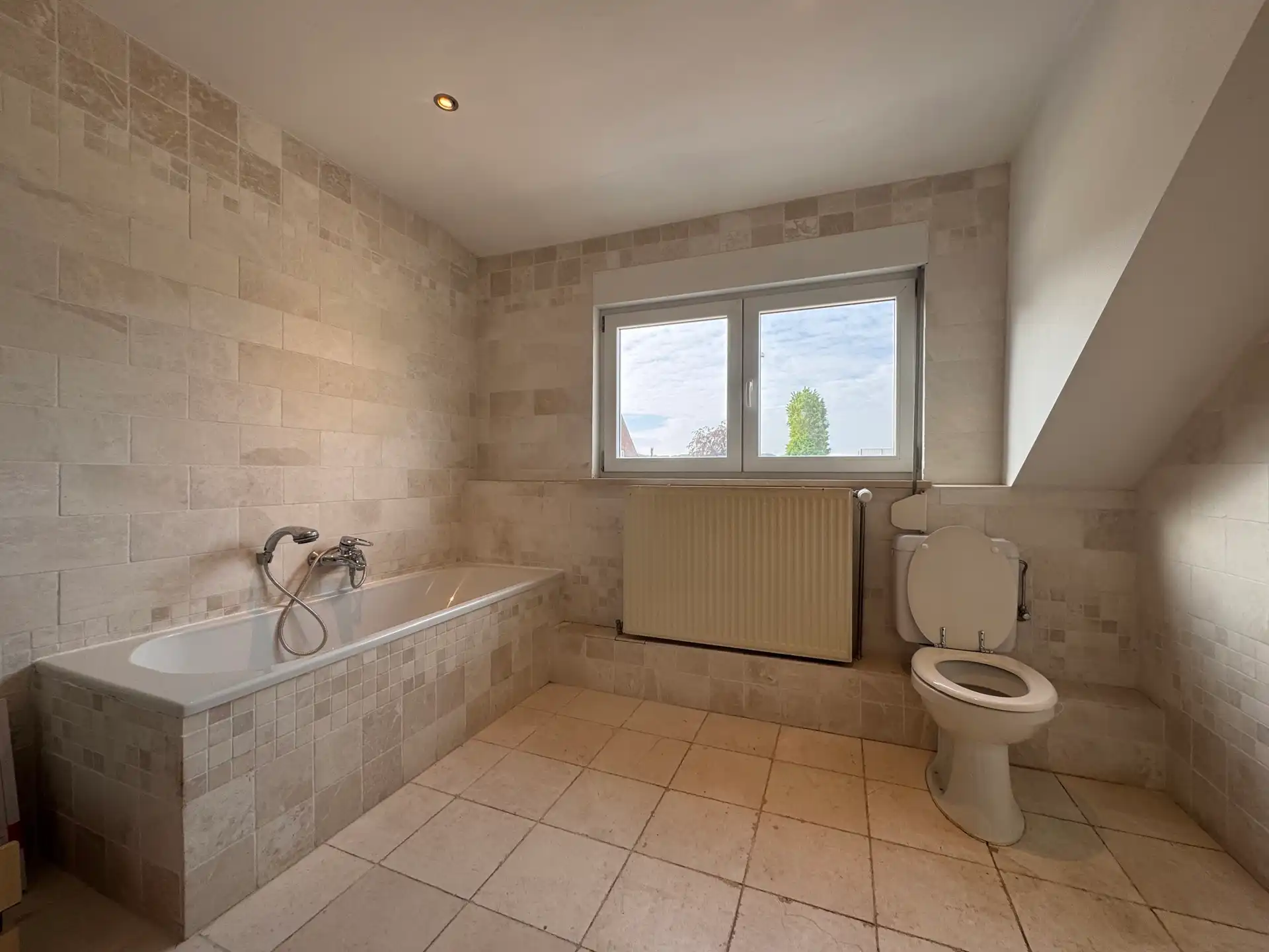 Woning met drie slaapkamers en tuin foto 15