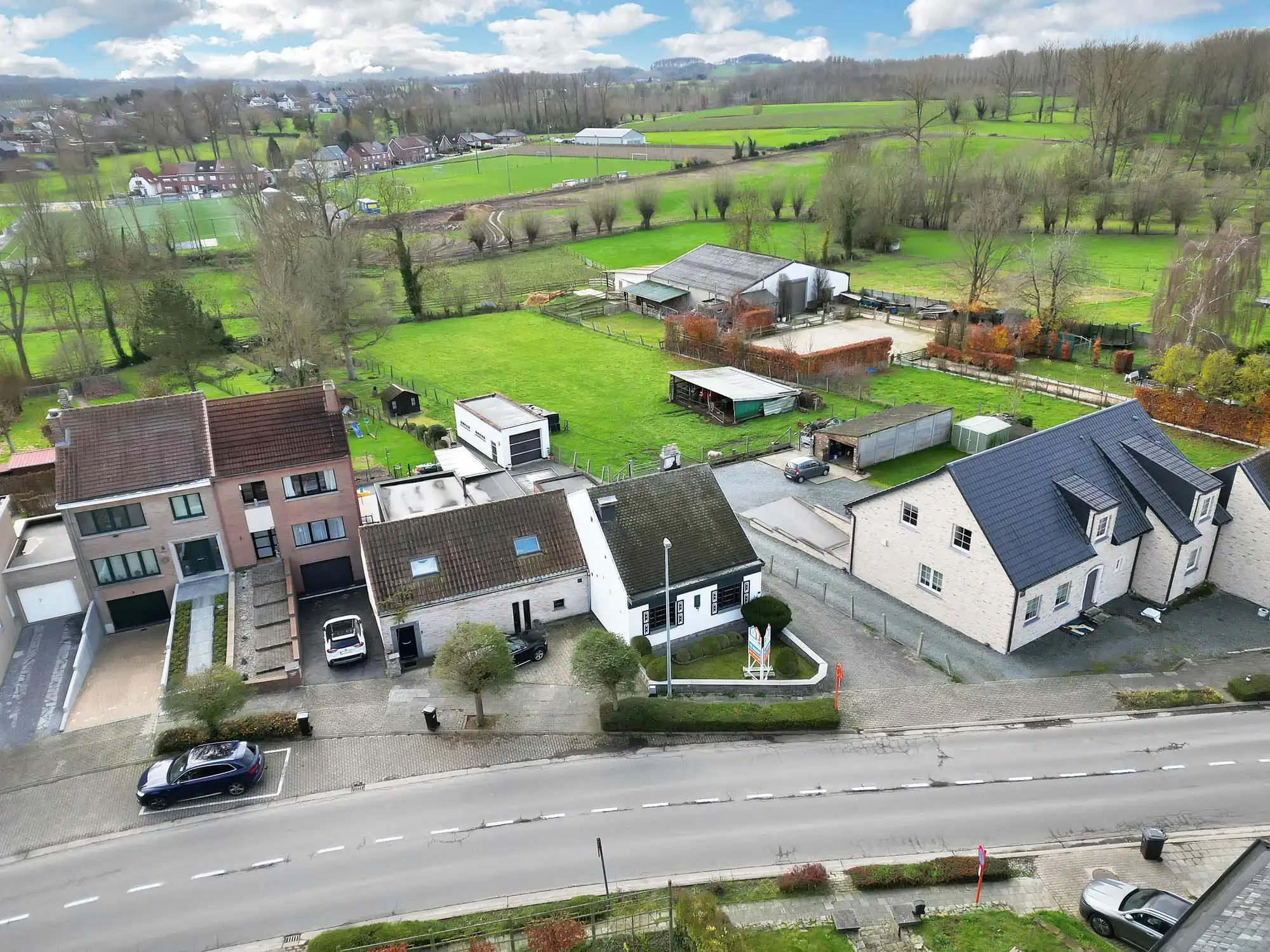 Te renoveren HOB met ruime garages en tuin foto 22