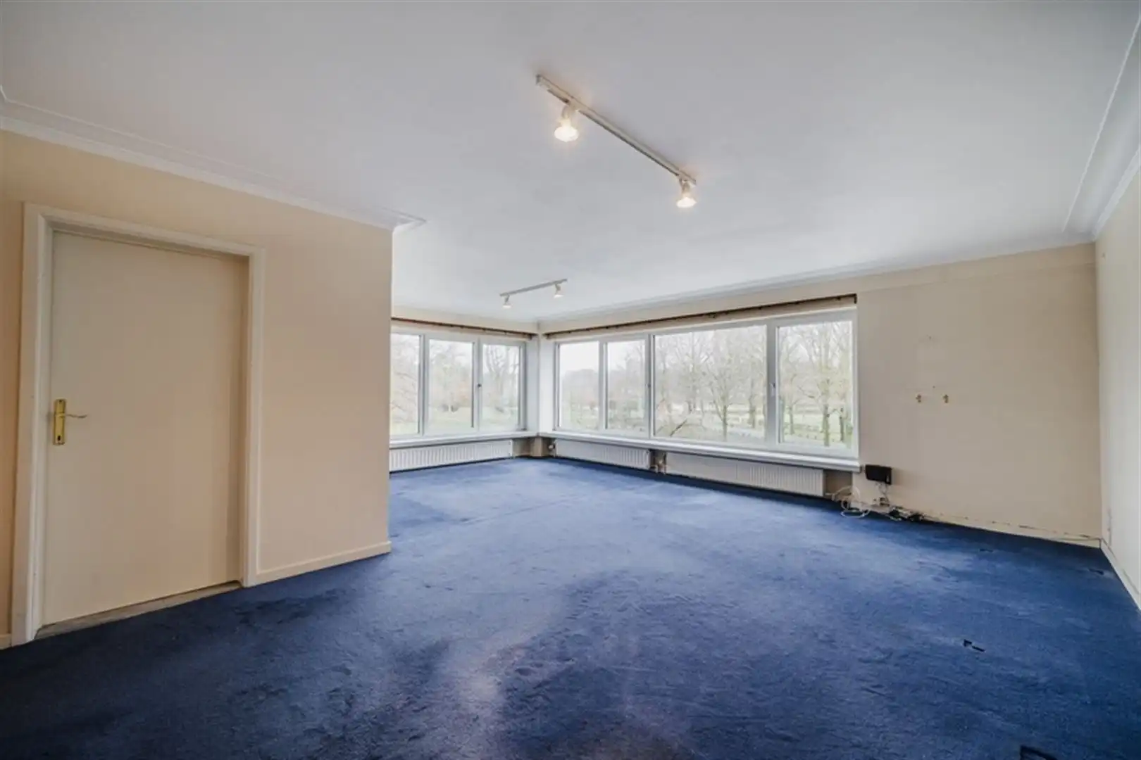 Hoekappartement met 2 slaapkamers en lift in het centrum foto 4