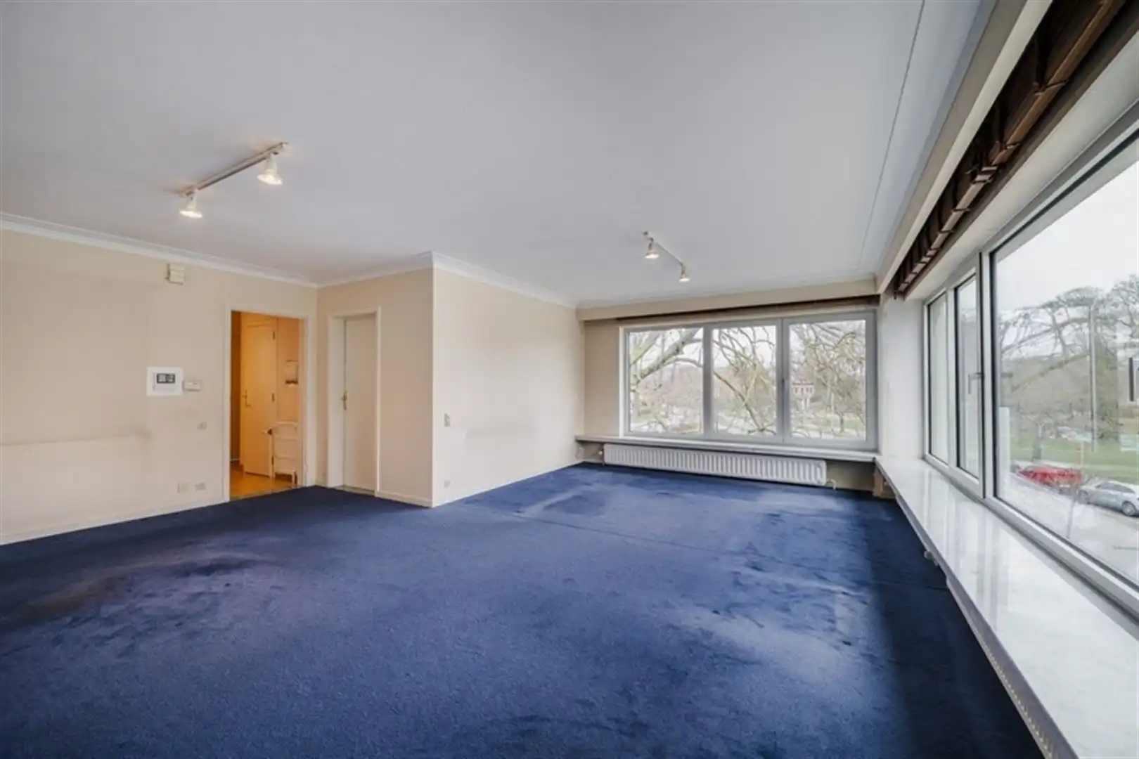 Hoekappartement met 2 slaapkamers en lift in het centrum foto 4